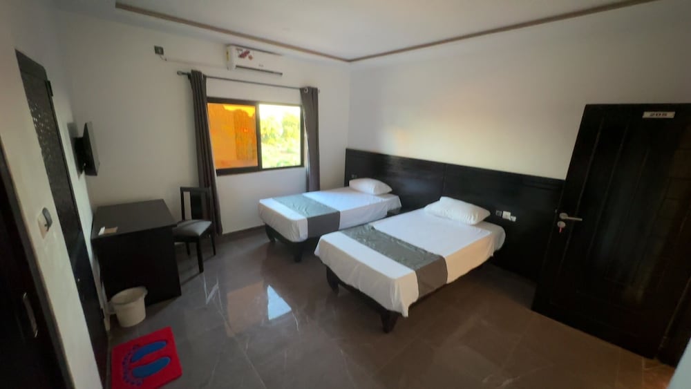 Comfort Room, City View