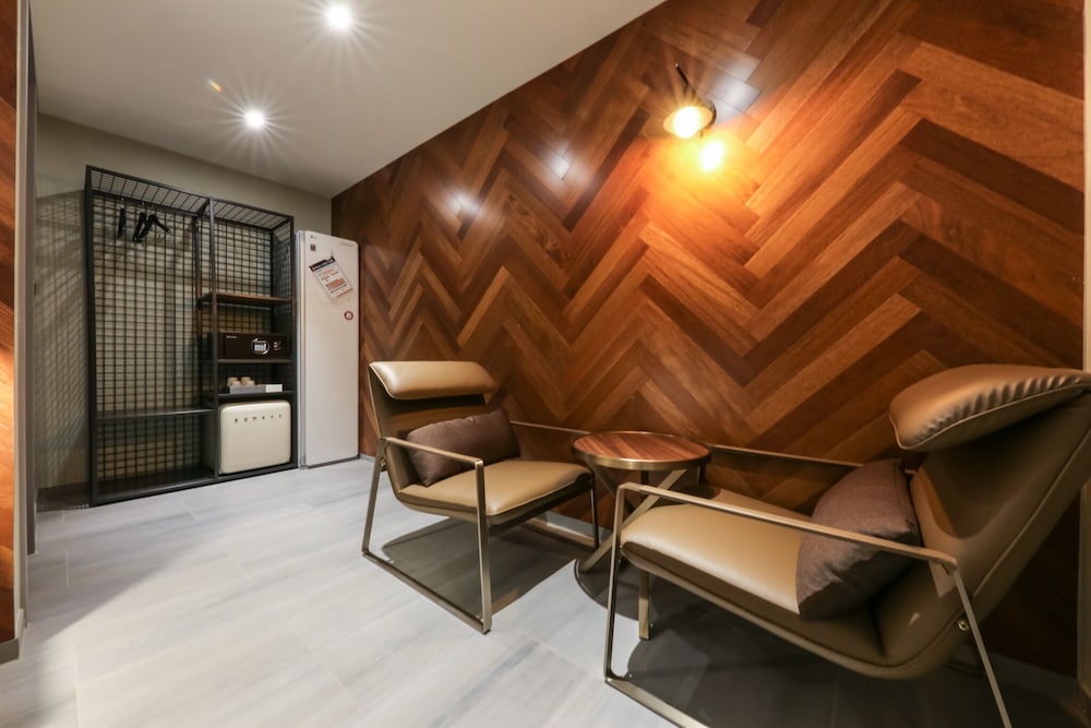 Family Room - Photo 3