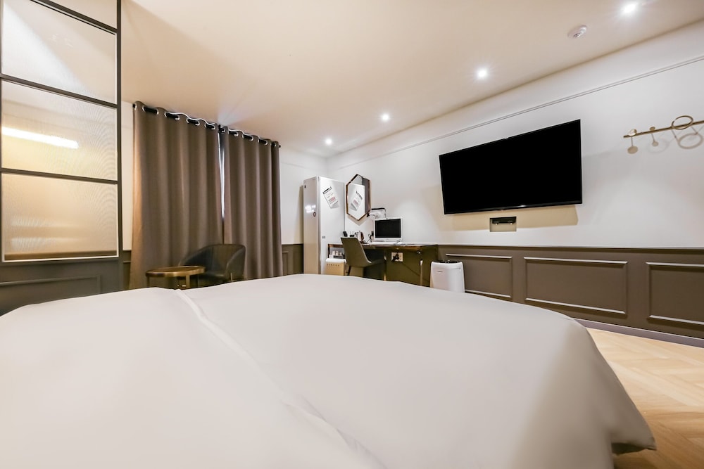 Deluxe Double Room - Photo 9