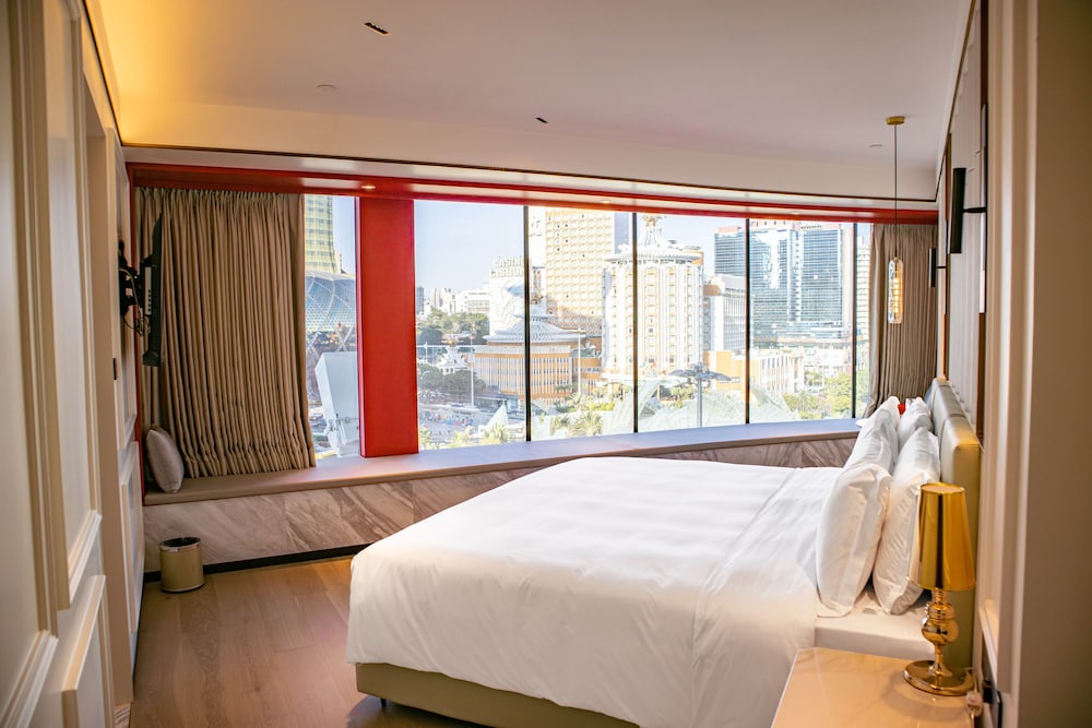 Diamond (Resorts World) Suite King photo 1