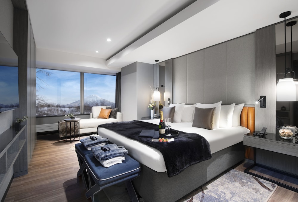 Suite, 1 Bedroom - Photo 1