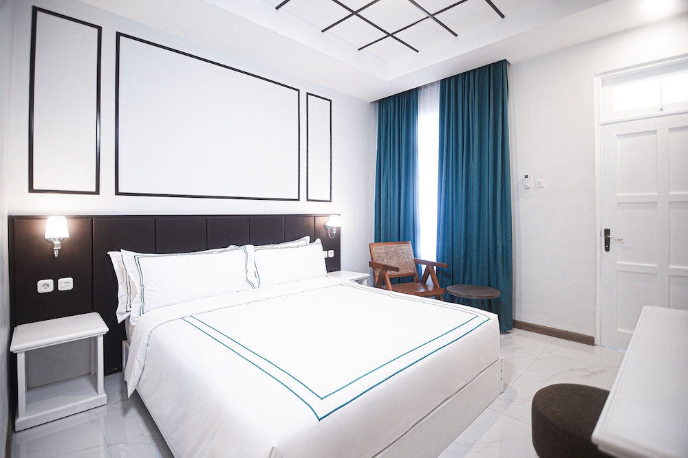 Deluxe Double Room, 1 King Bed, Garden View