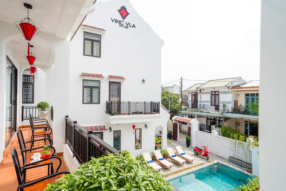 Deluxe Room, Balcony, Pool View - Photo 2