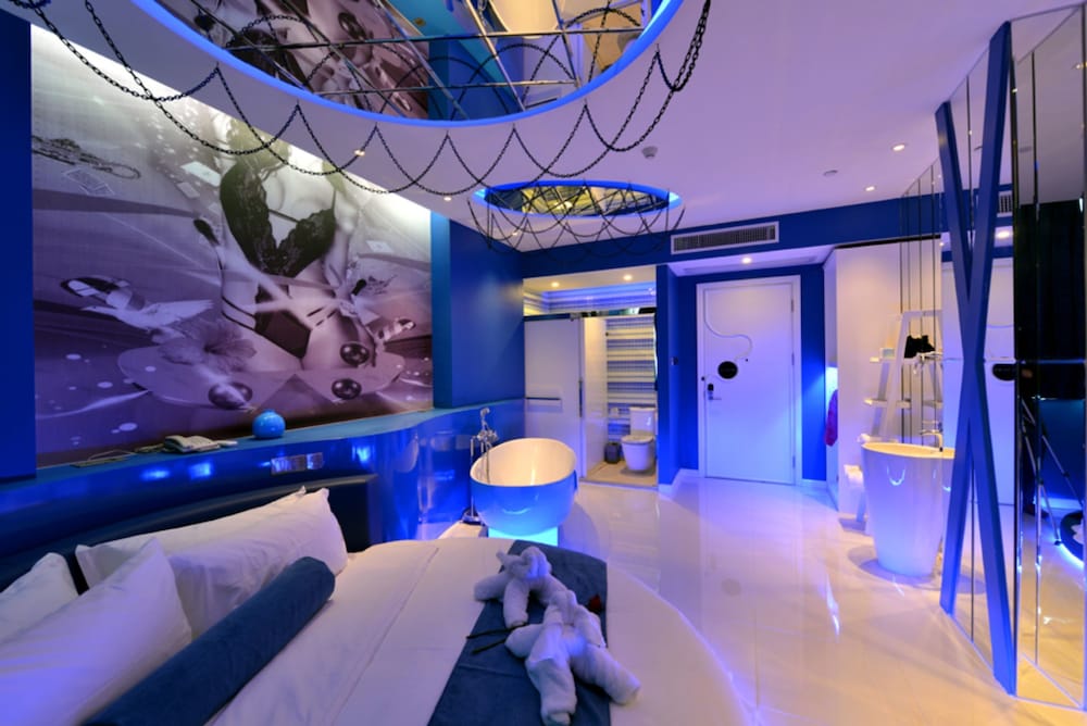 Premium Double Room with Round Bed photo 2