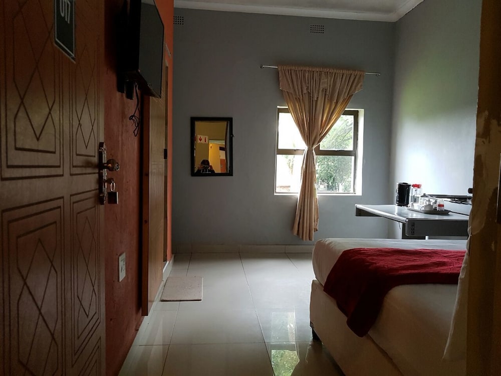 Superior Suite, 1 King Bed, Refrigerator