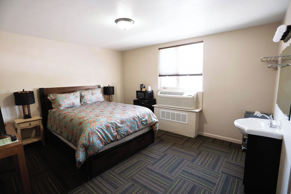Classic Room, 1 Queen Bed photo 1