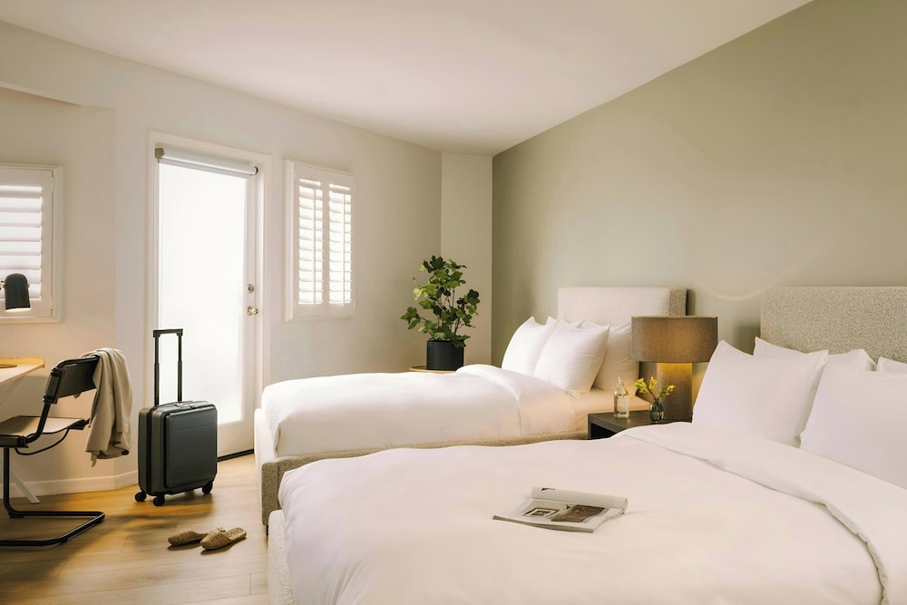 Room, 2 Queen Beds, Balcony photo 1