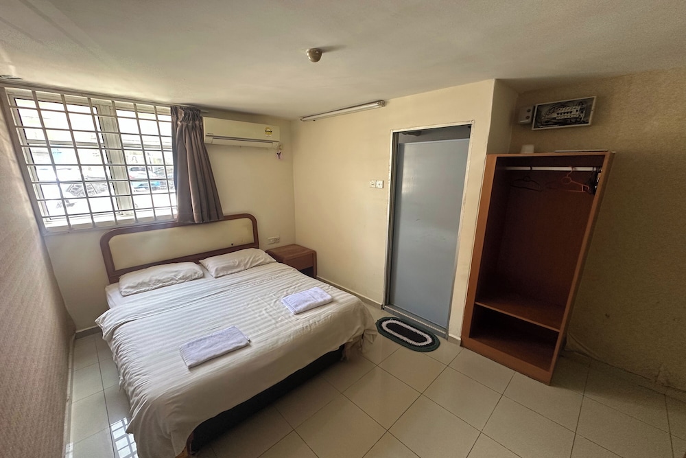 Standard Room, 1 Queen Bed