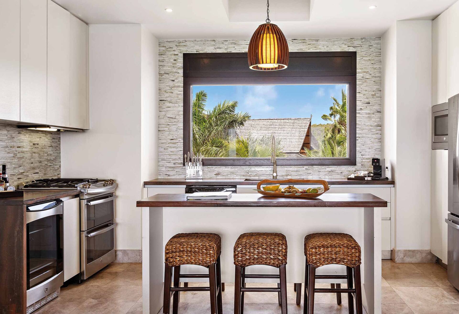 Ocean View Penthouse 3 Bedroom Kitchen/pool