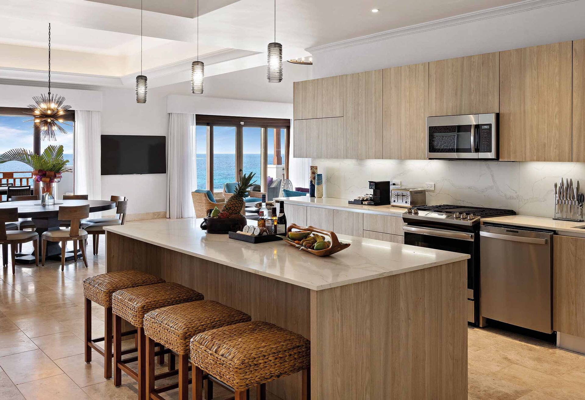 Beachfront Pres Suite 2 Bedroom Pool/kitchen