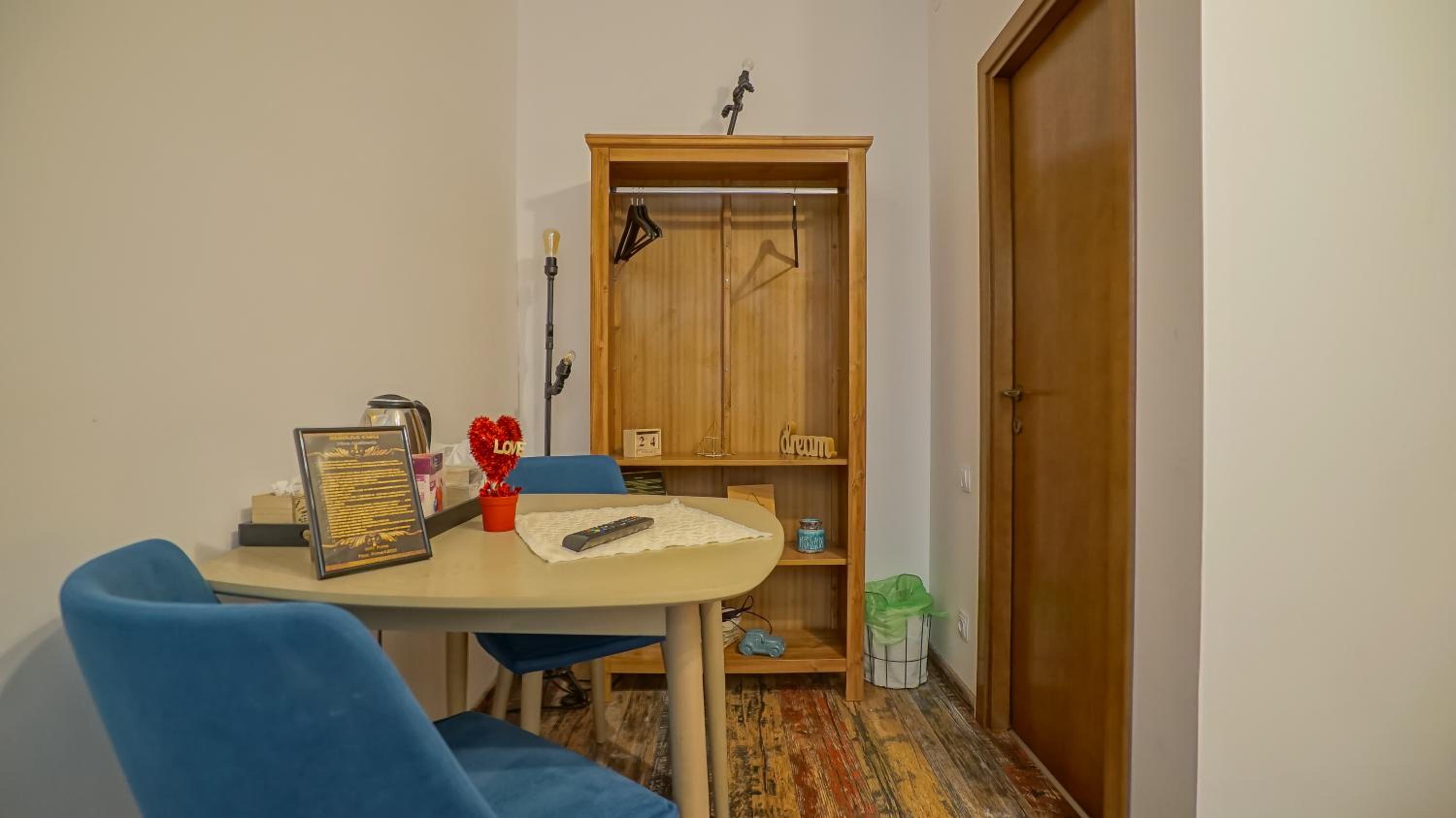 Double Room with Private Bathroom - Photo 4