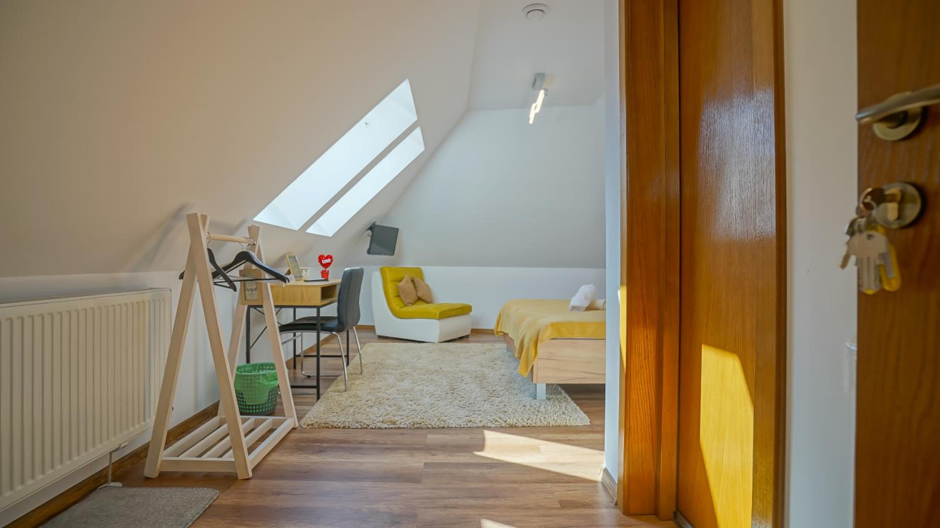Queen Room - Photo 13