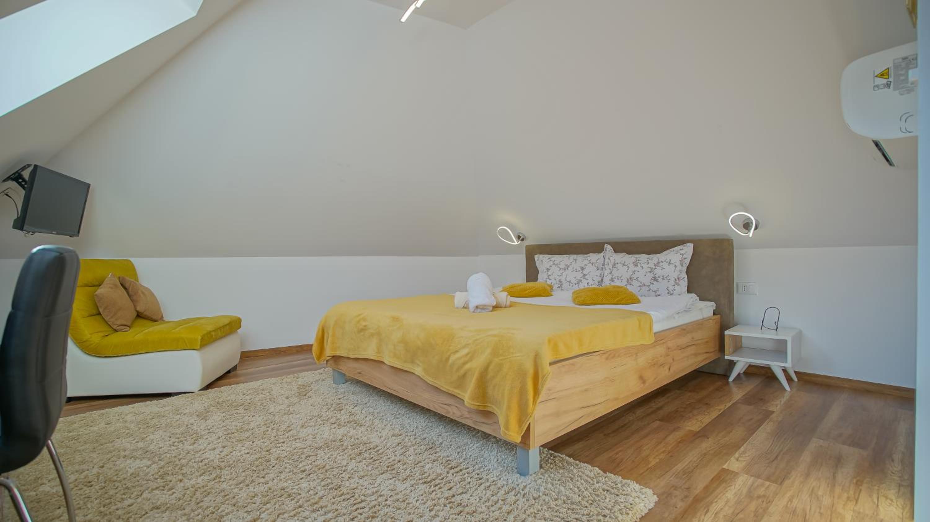Queen Room - Photo 1