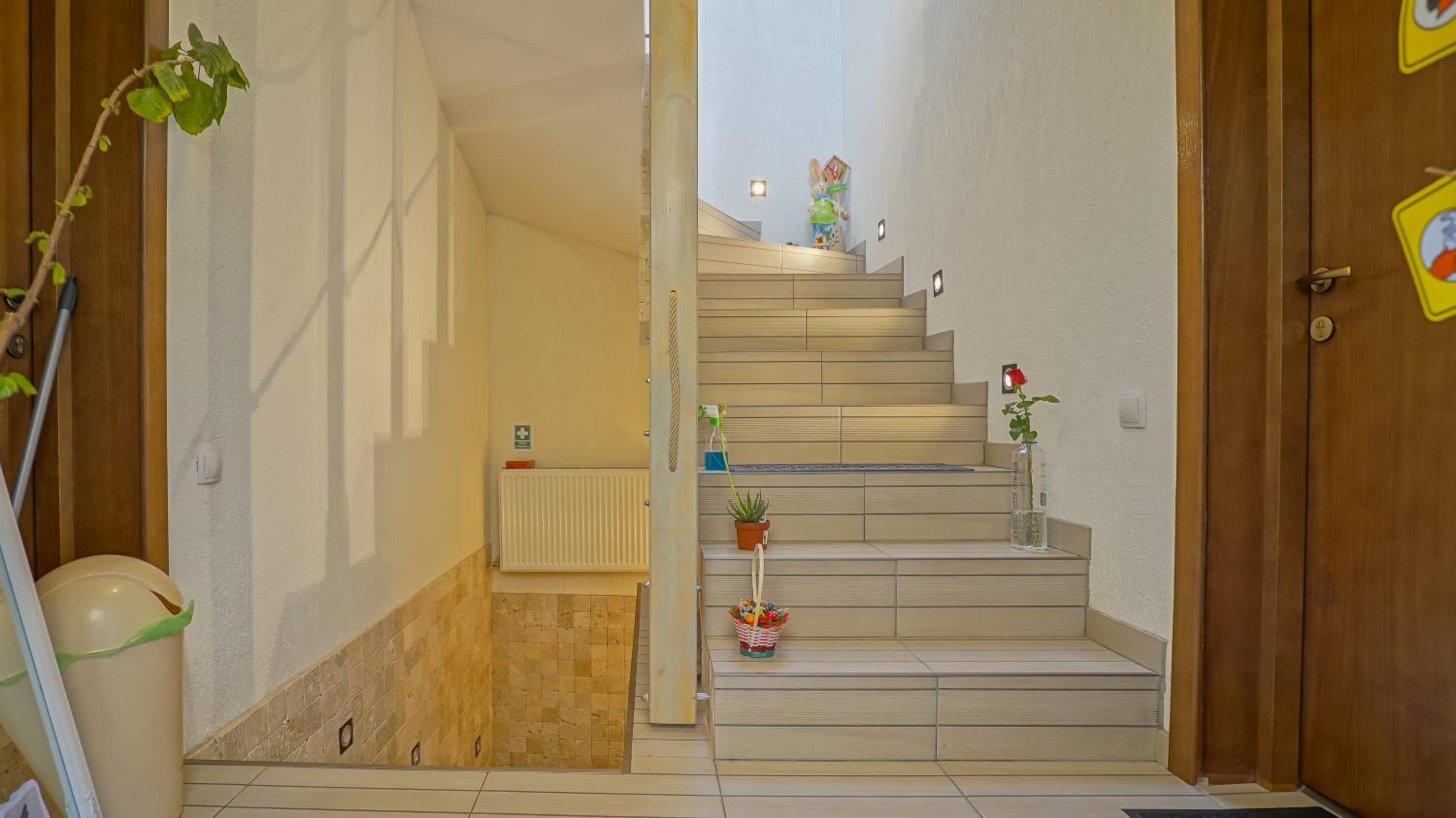 Double Room with Private Bathroom - Photo 6