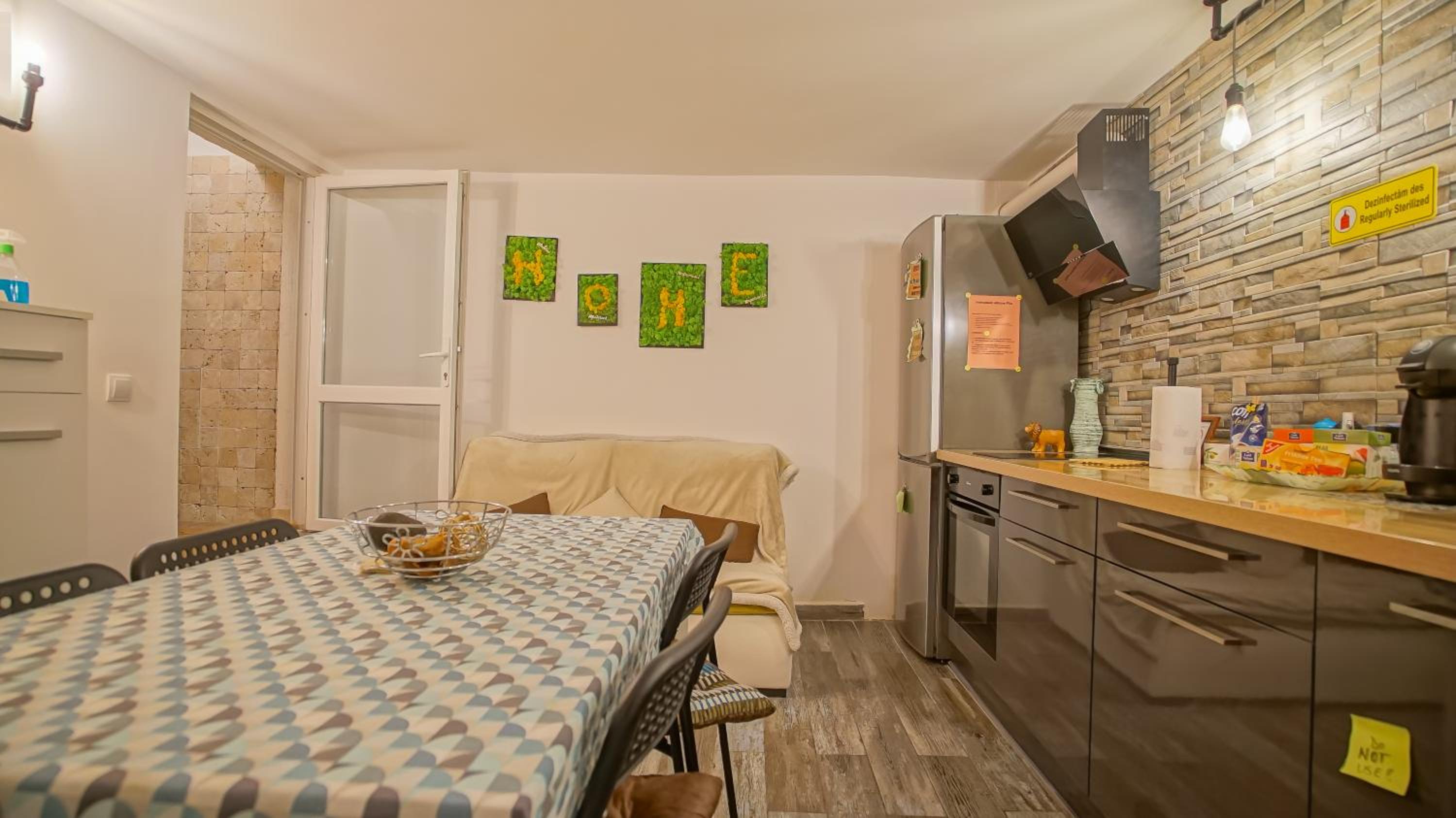 Double Room with Private Bathroom - Photo 2