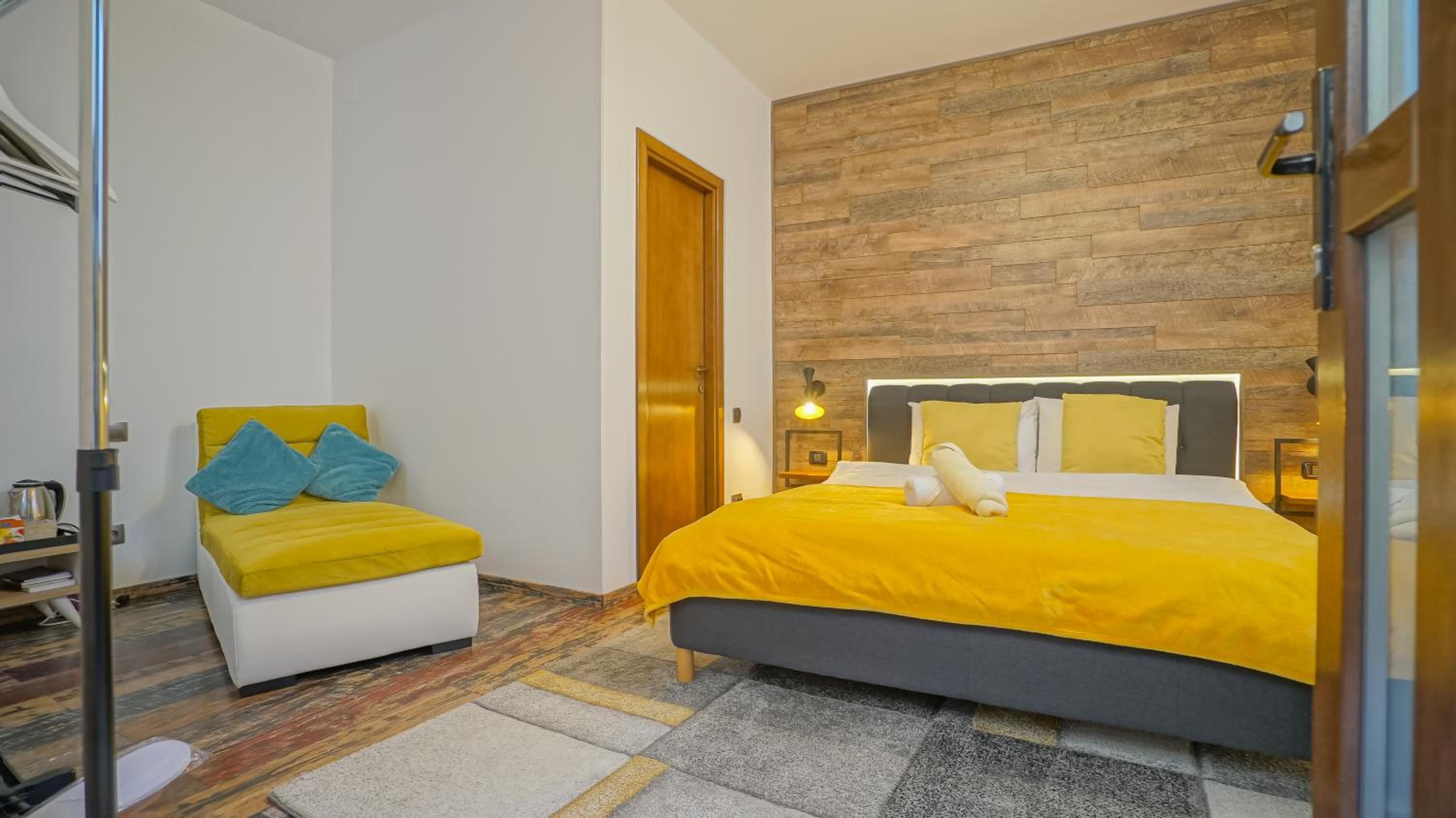 Deluxe Queen Room