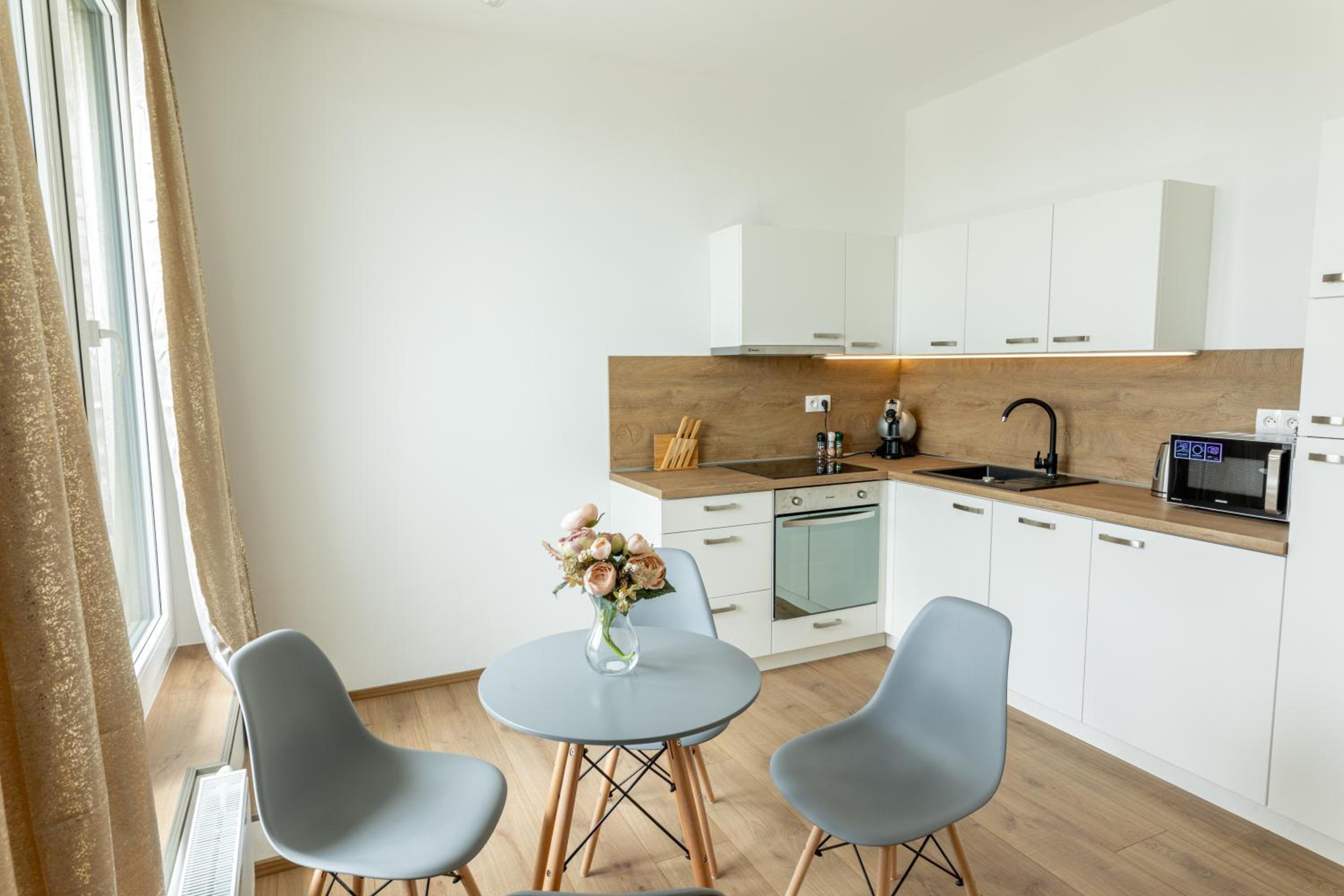 One-Bedroom Apartment - Photo 4