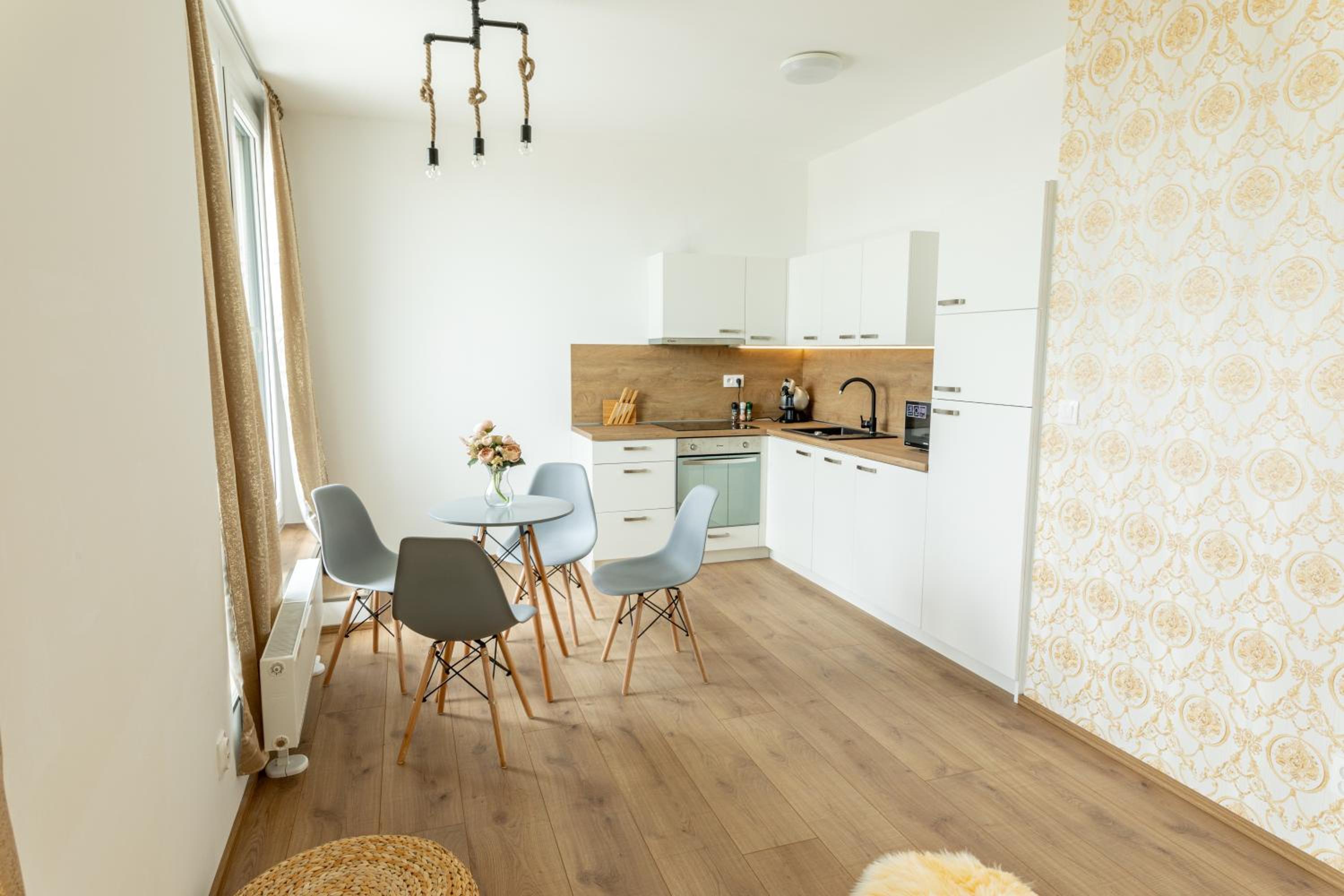 One-Bedroom Apartment - Photo 5