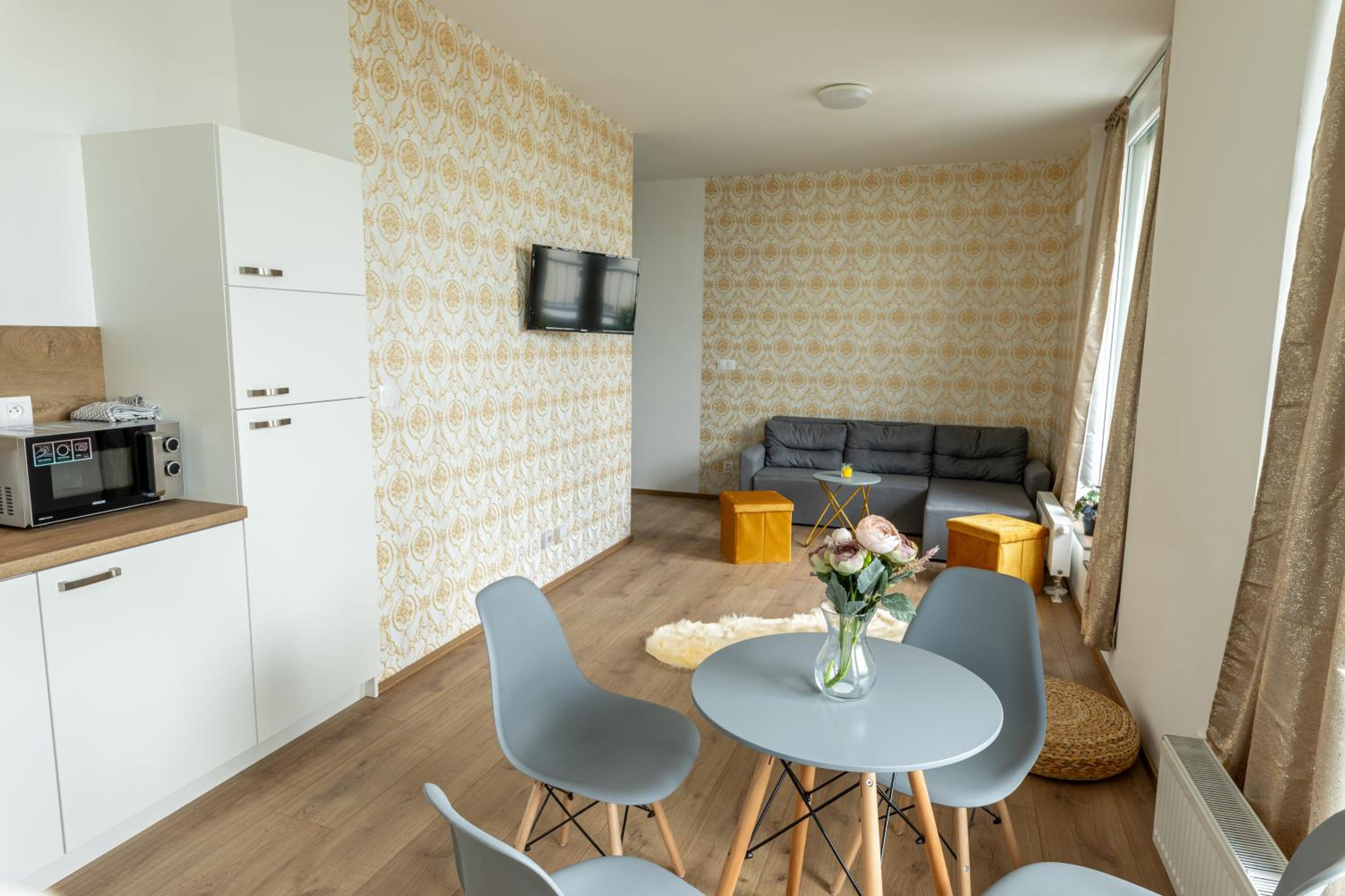One-Bedroom Apartment - Photo 9