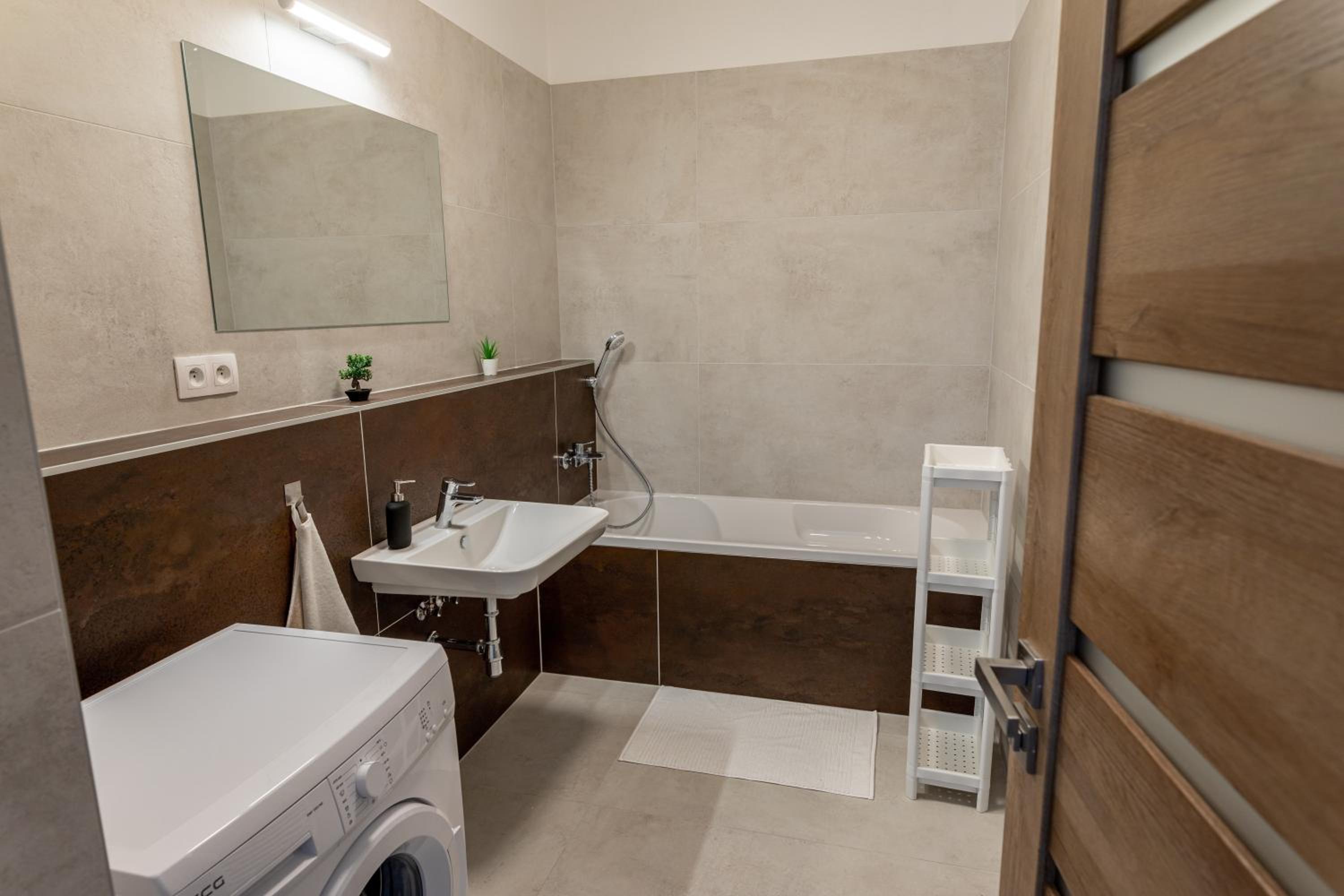 One-Bedroom Apartment - Photo 18