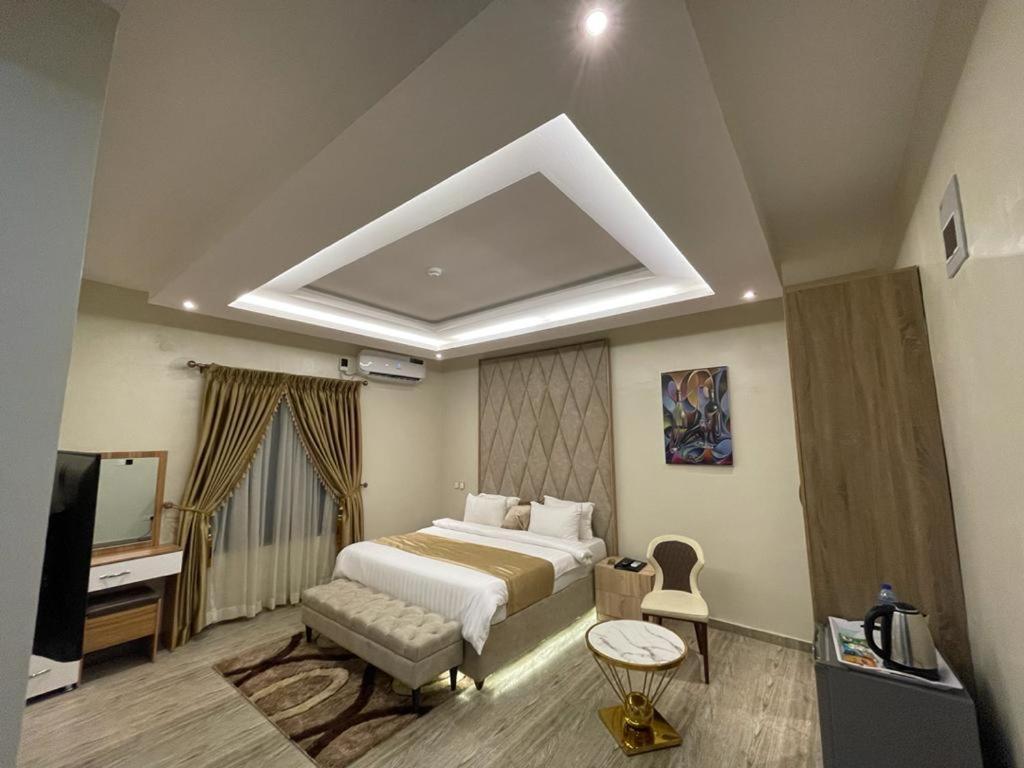 Queen Suite