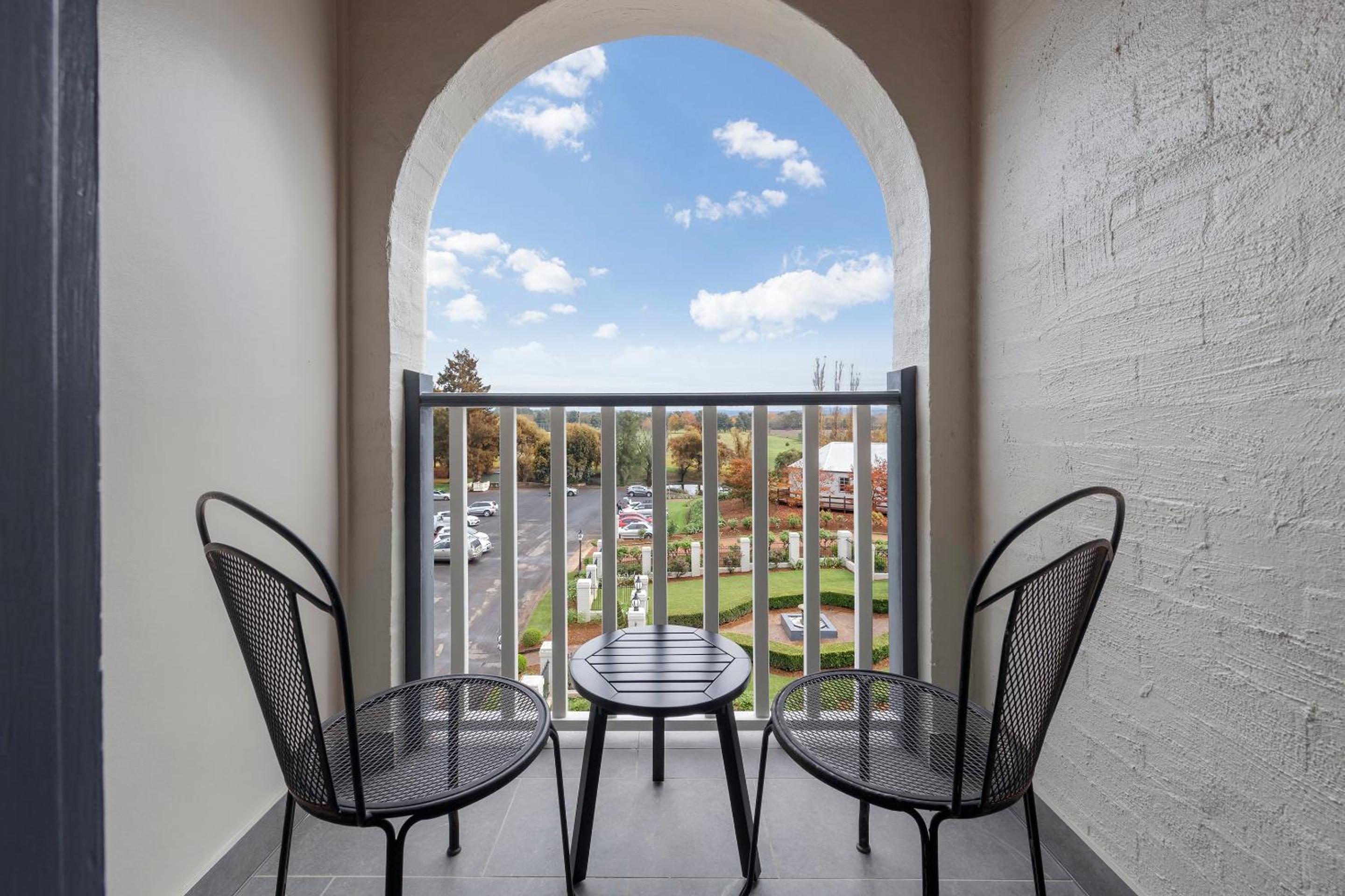 One-Bedroom King Suite with Balcony