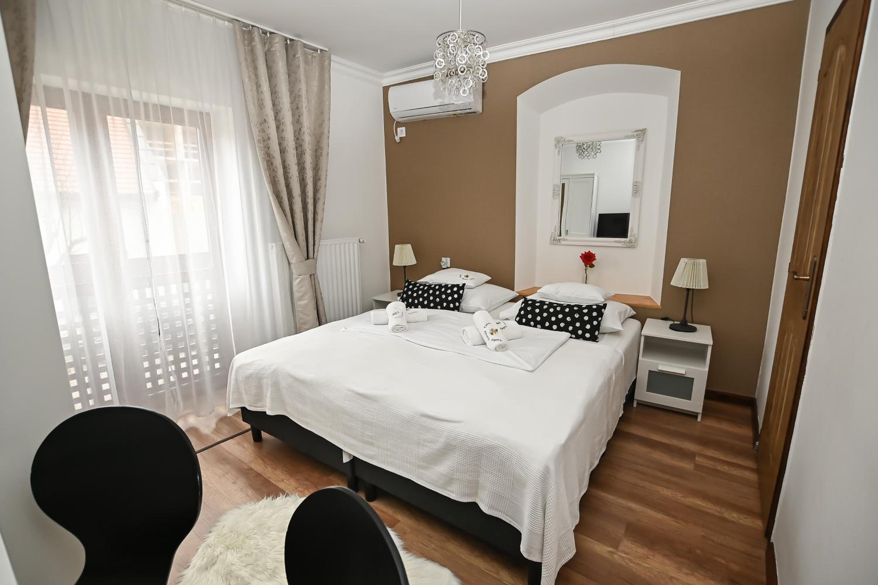 Double Room - Photo 33