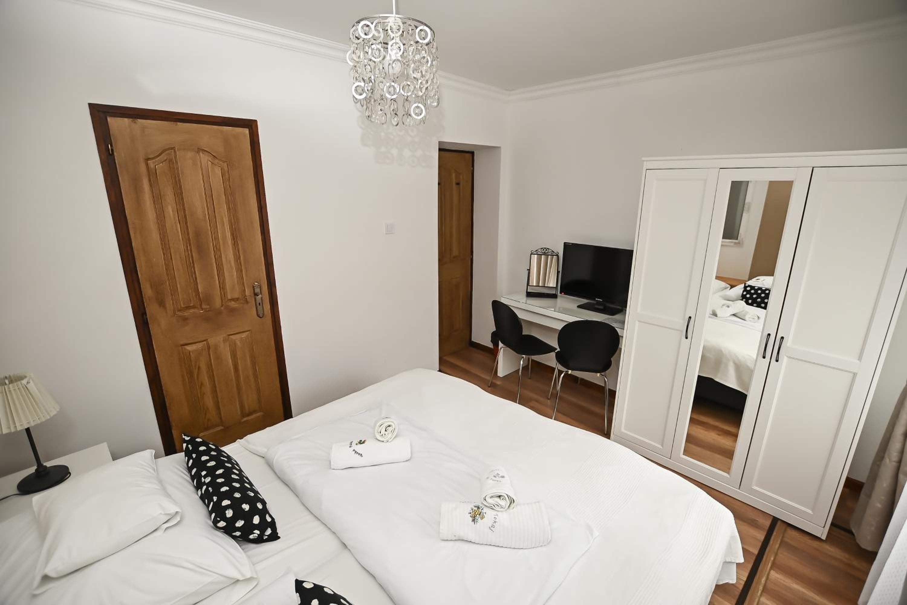 Double Room - Photo 25