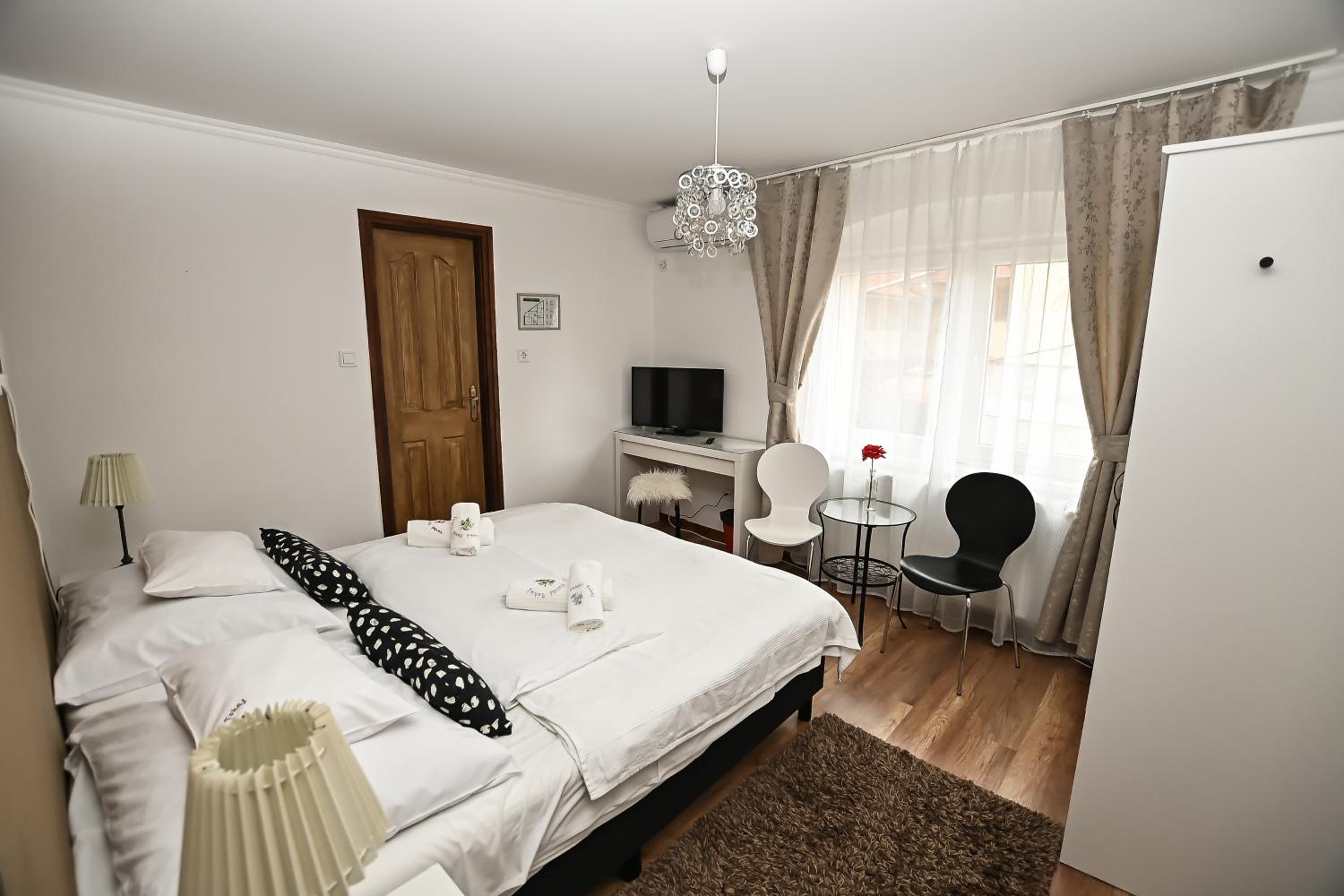 Double Room - Photo 34