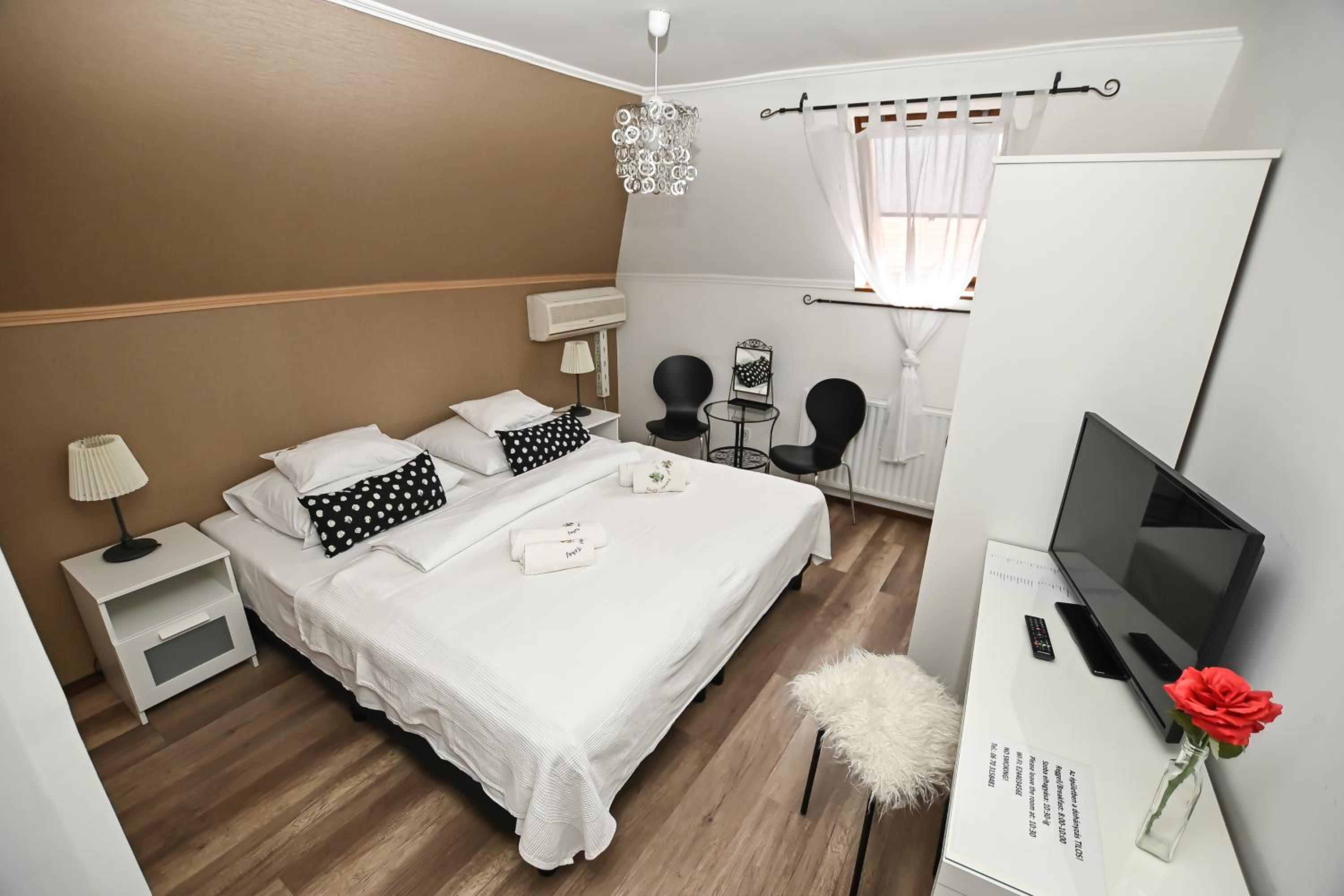 Double Room - Photo 28
