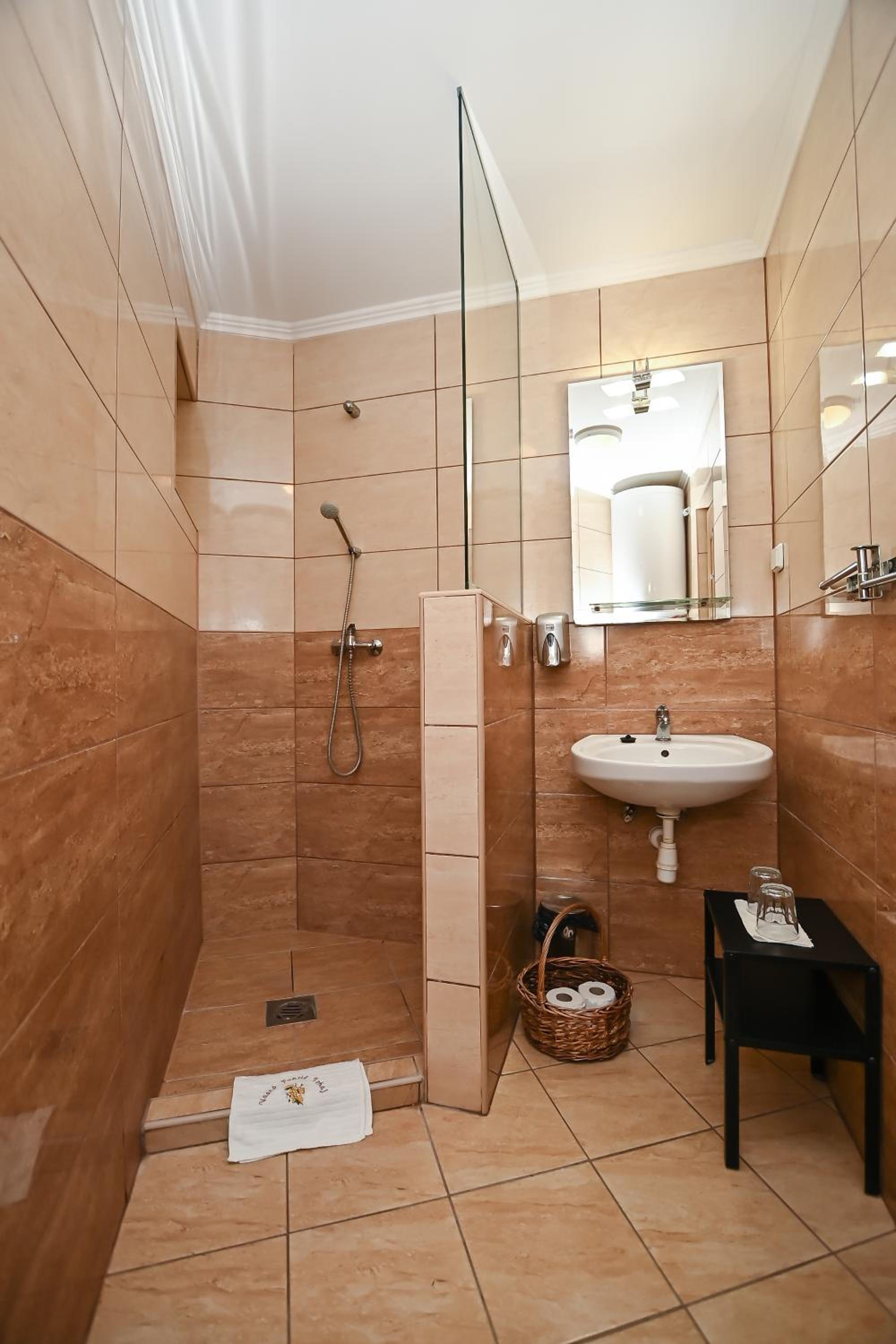 Double Room - Photo 5