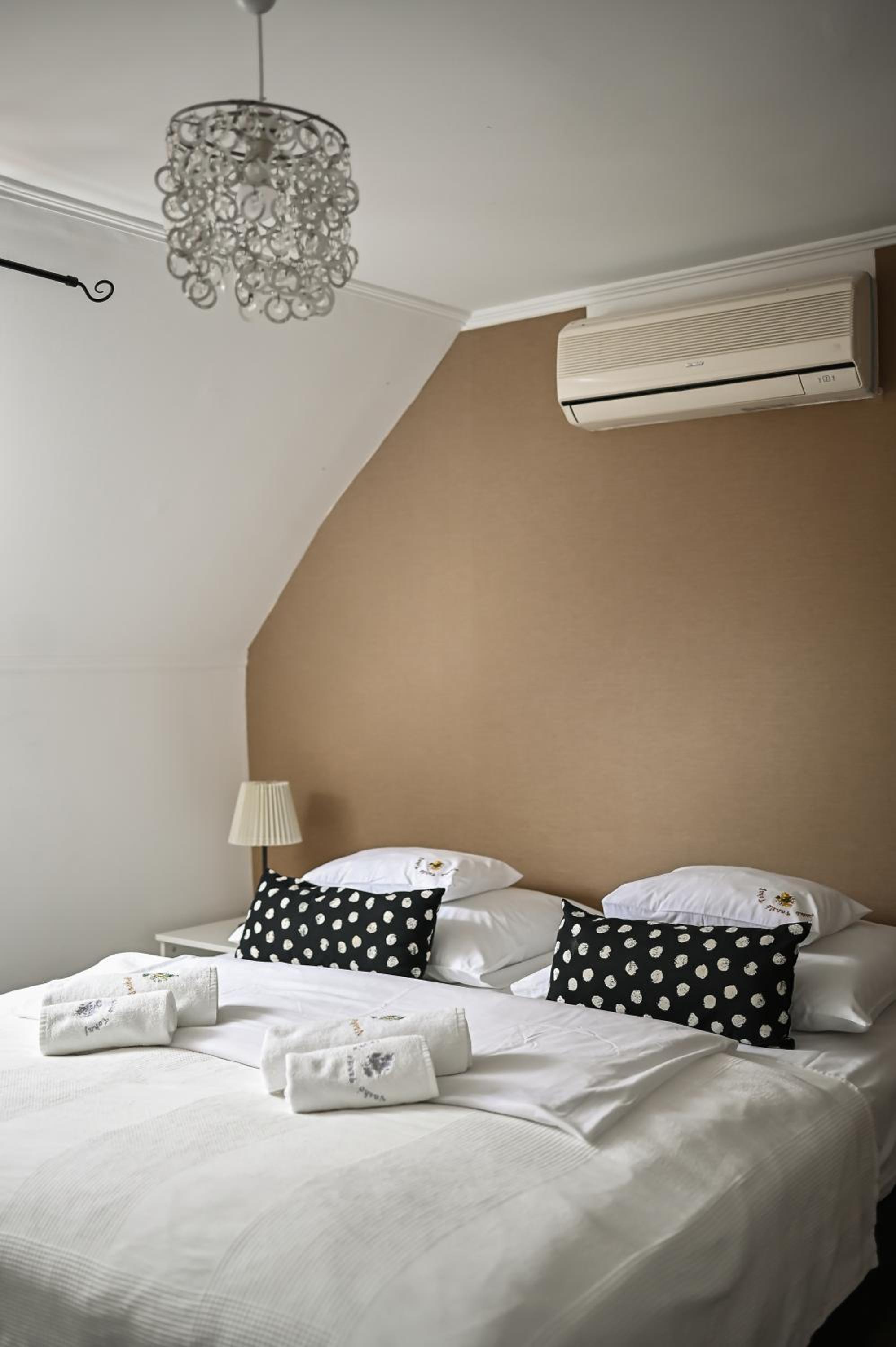 Double Room - Photo 30