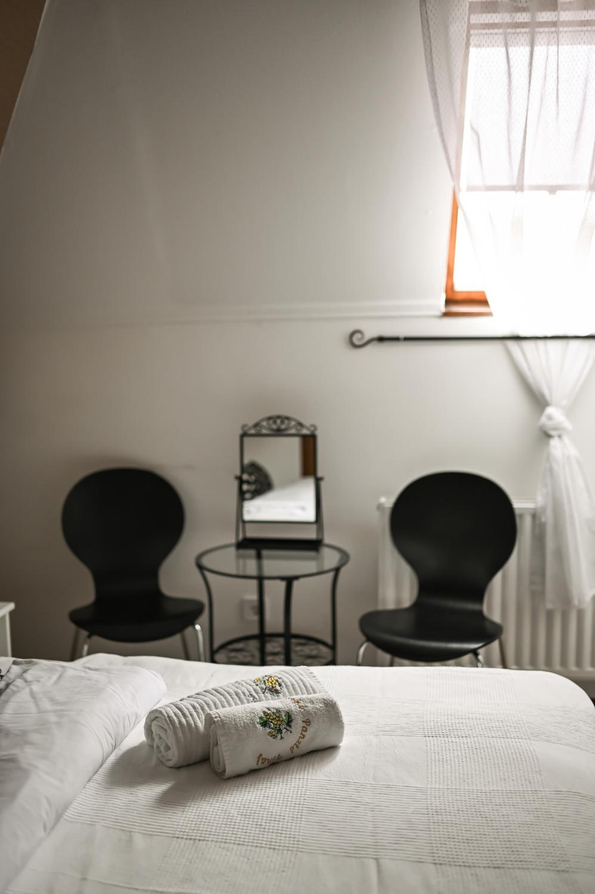 Double Room - Photo 15