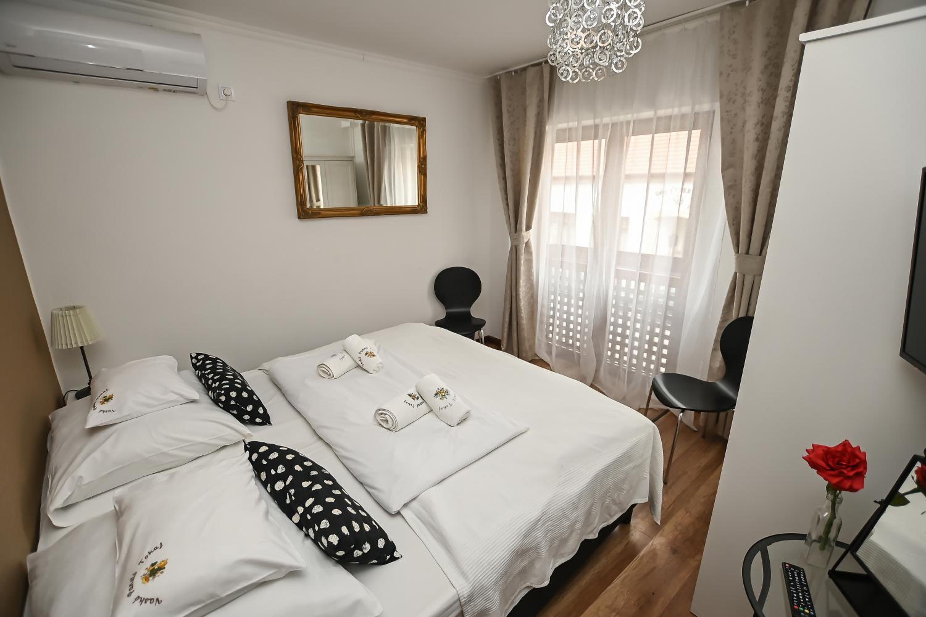Budget Double Room with Private External Bathroom - Photo 1