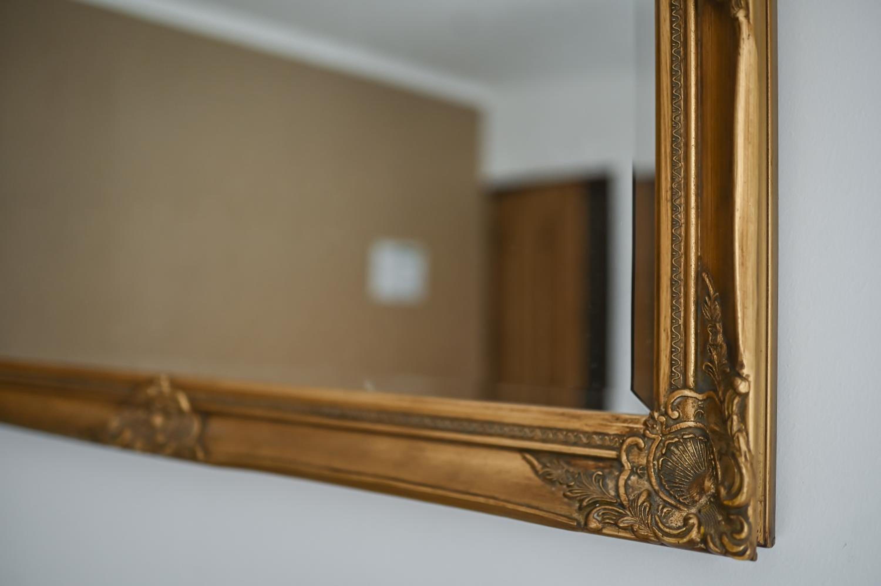 Budget Double Room with Private External Bathroom - Photo 9