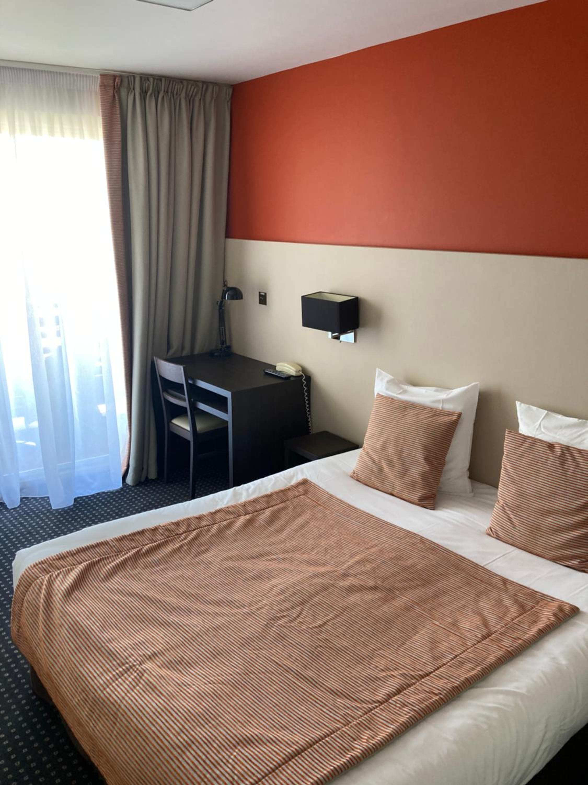 Double Room with Balcony - Photo 2