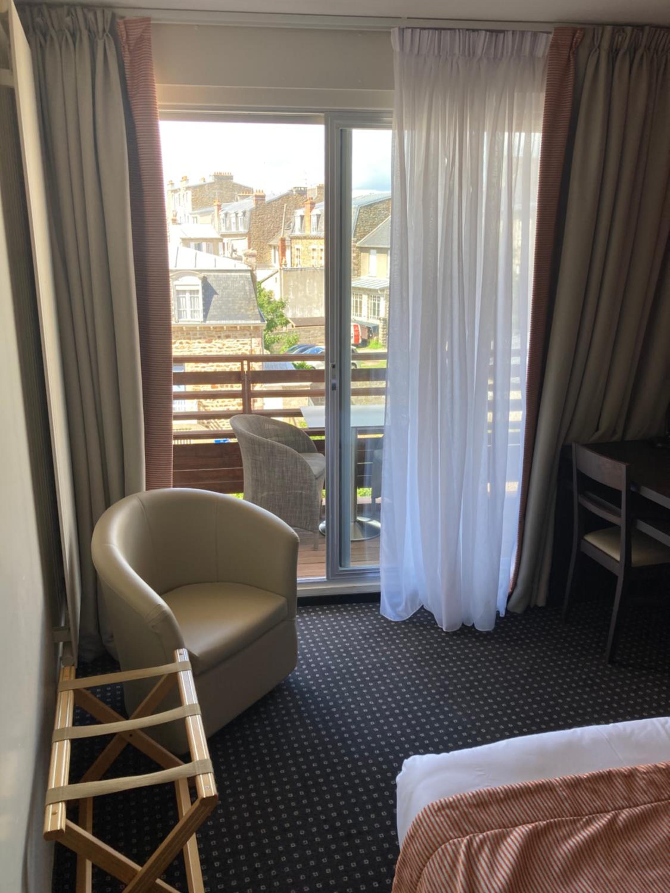 Double Room with Balcony - Photo 3