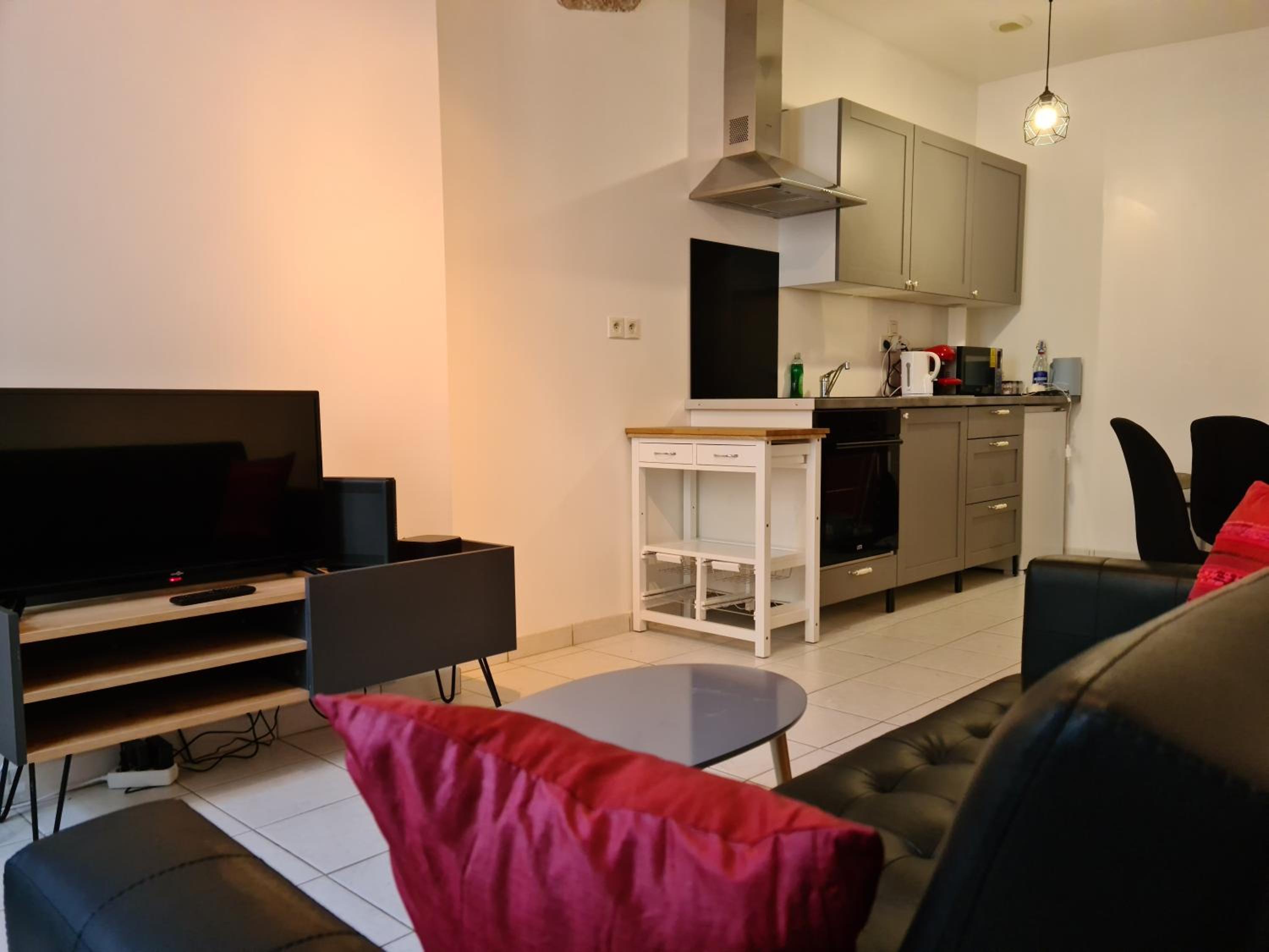 One-Bedroom Apartment - Photo 6