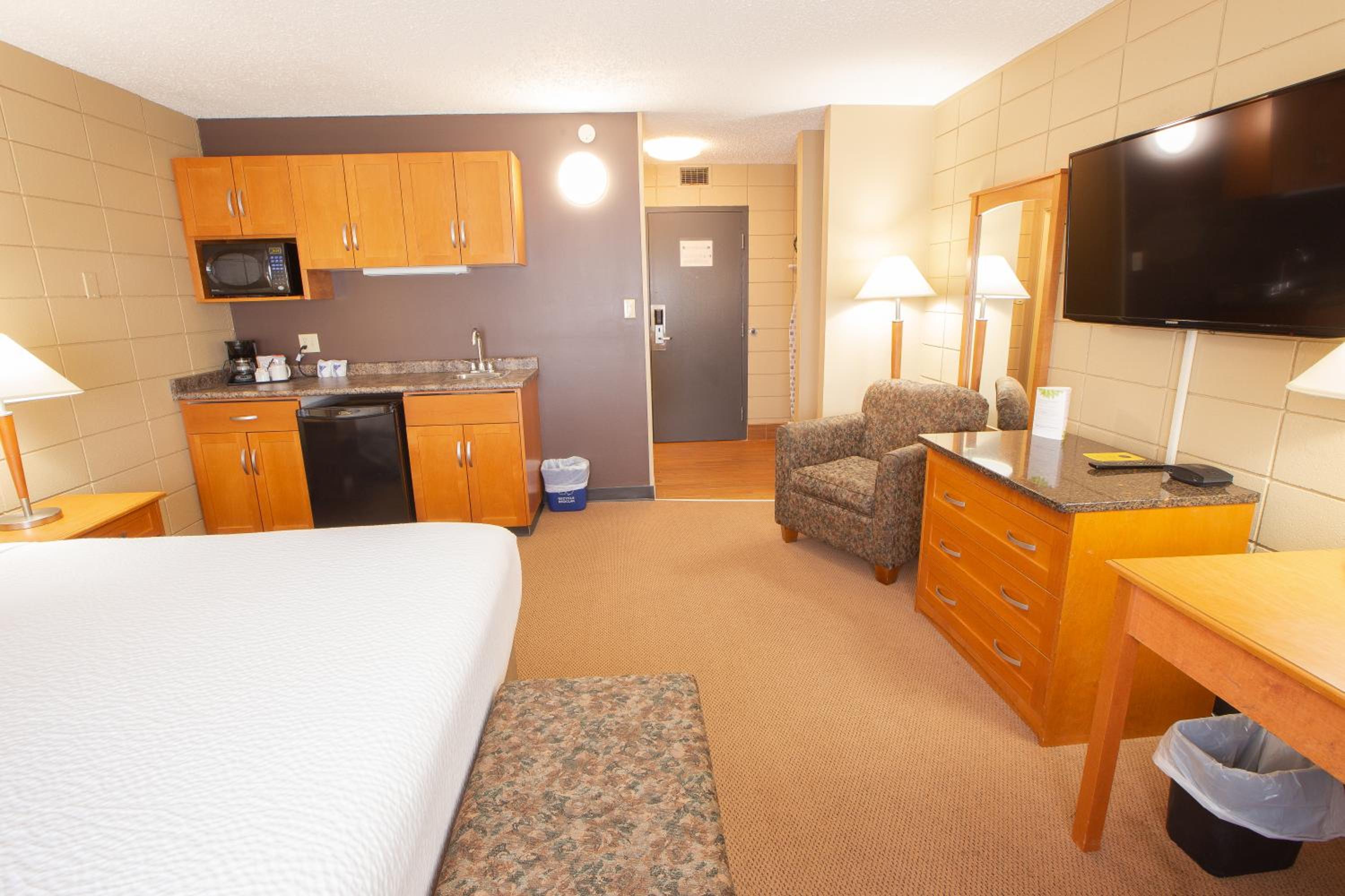 Deluxe King Room - Photo 1