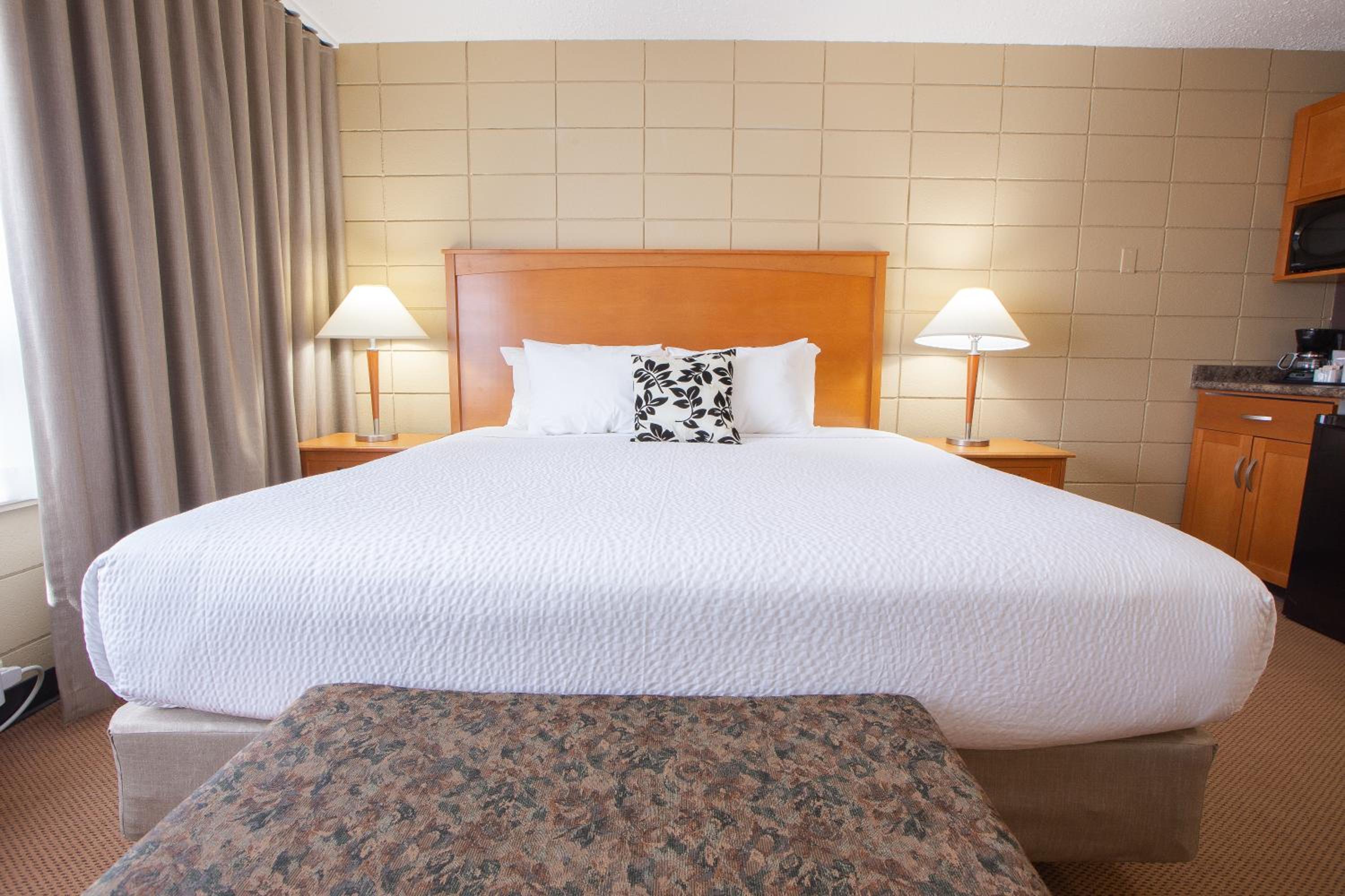 Deluxe King Room - Photo 2