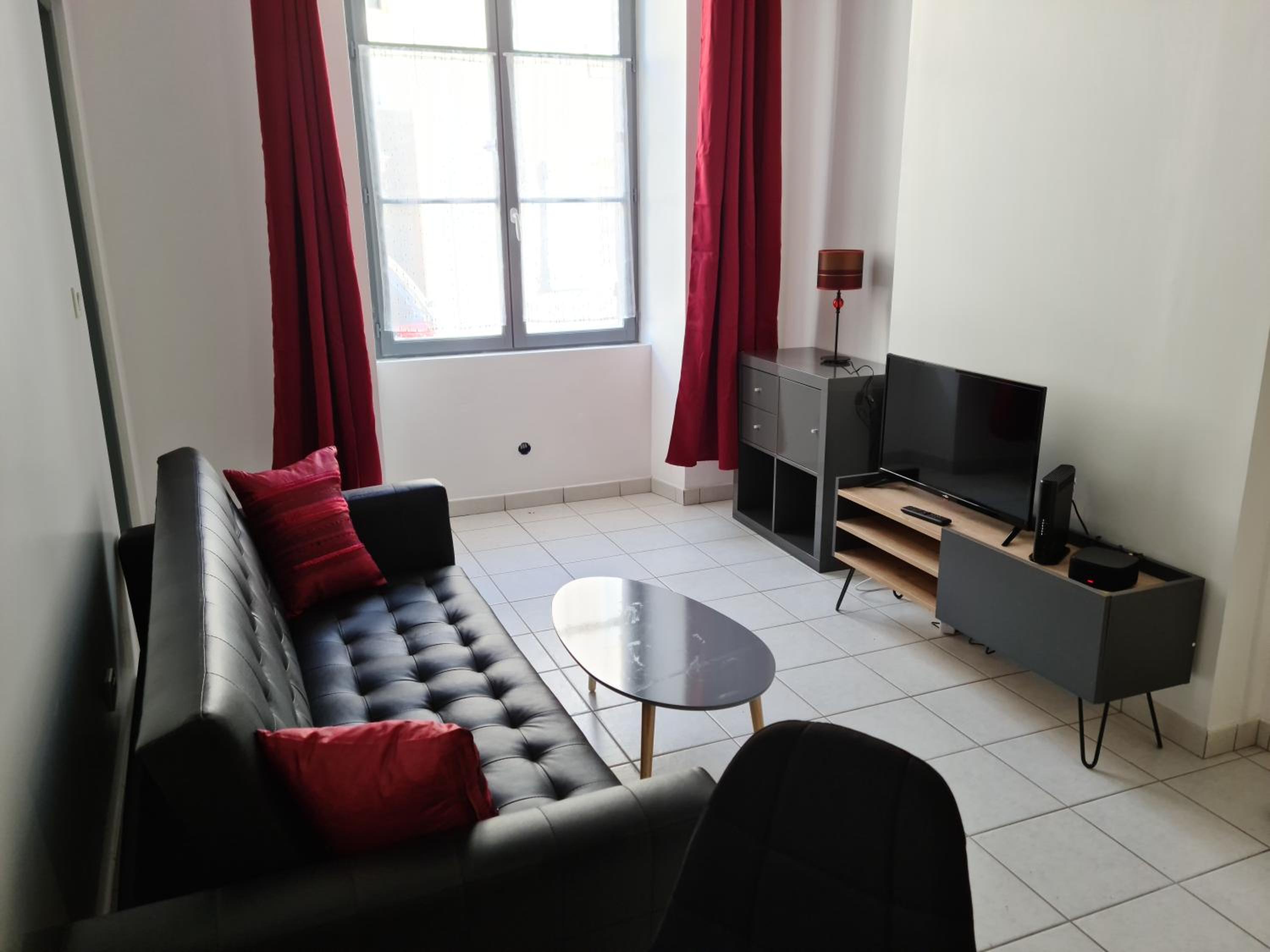 One-Bedroom Apartment - Photo 8
