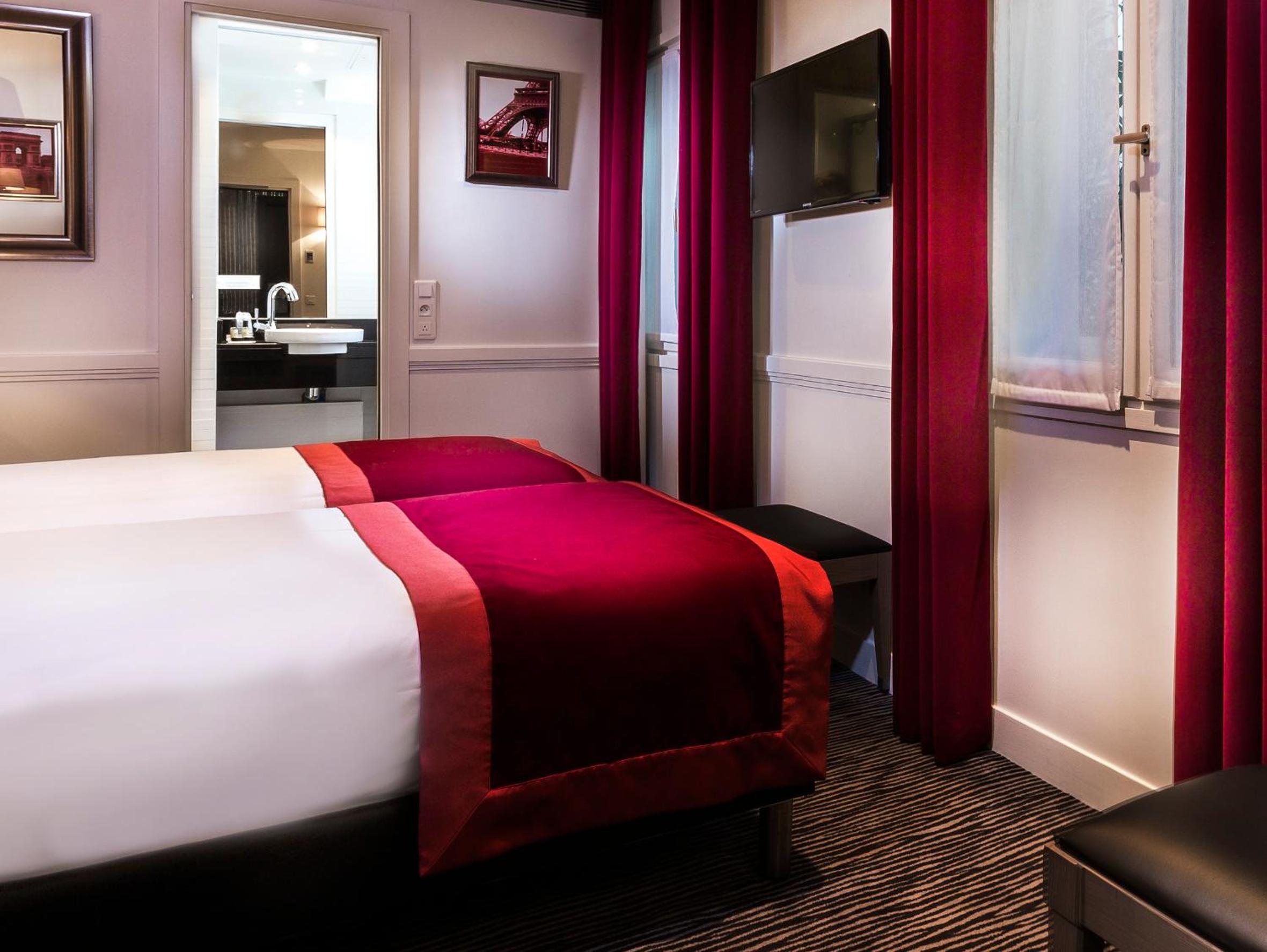 Superior Double or Twin Room photo 3