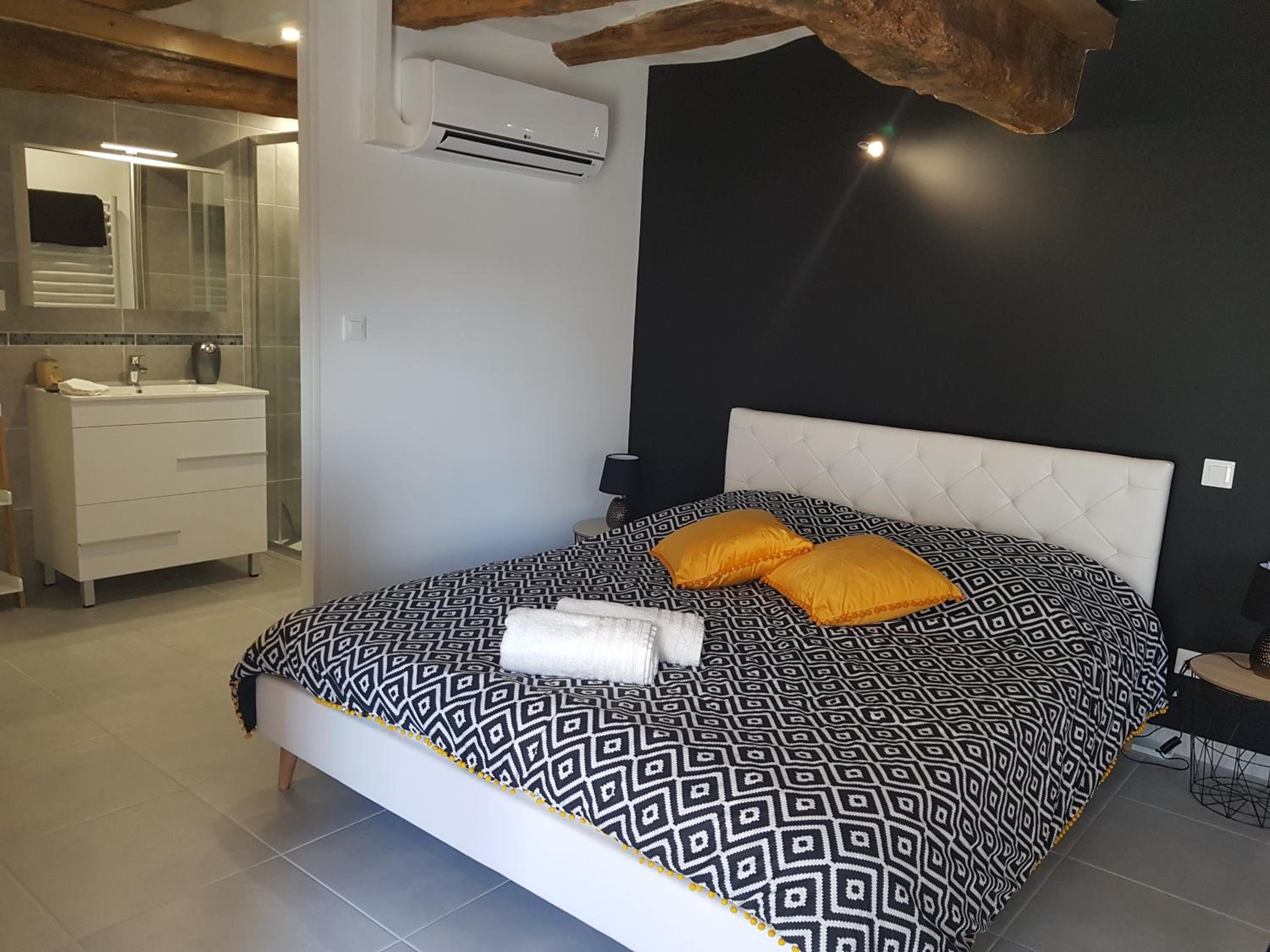 Double Room with Private Bathroom - Photo 3