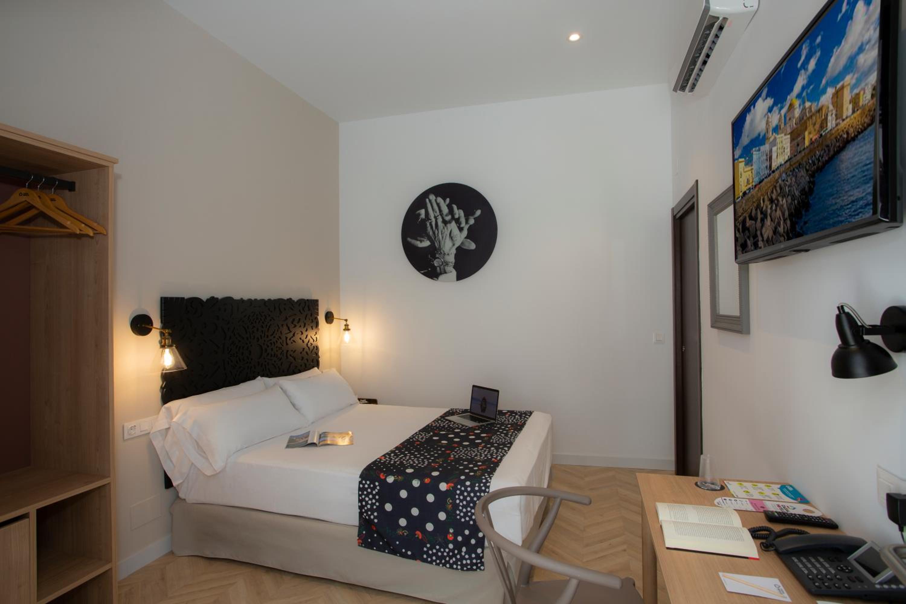 Double Room - Photo 11