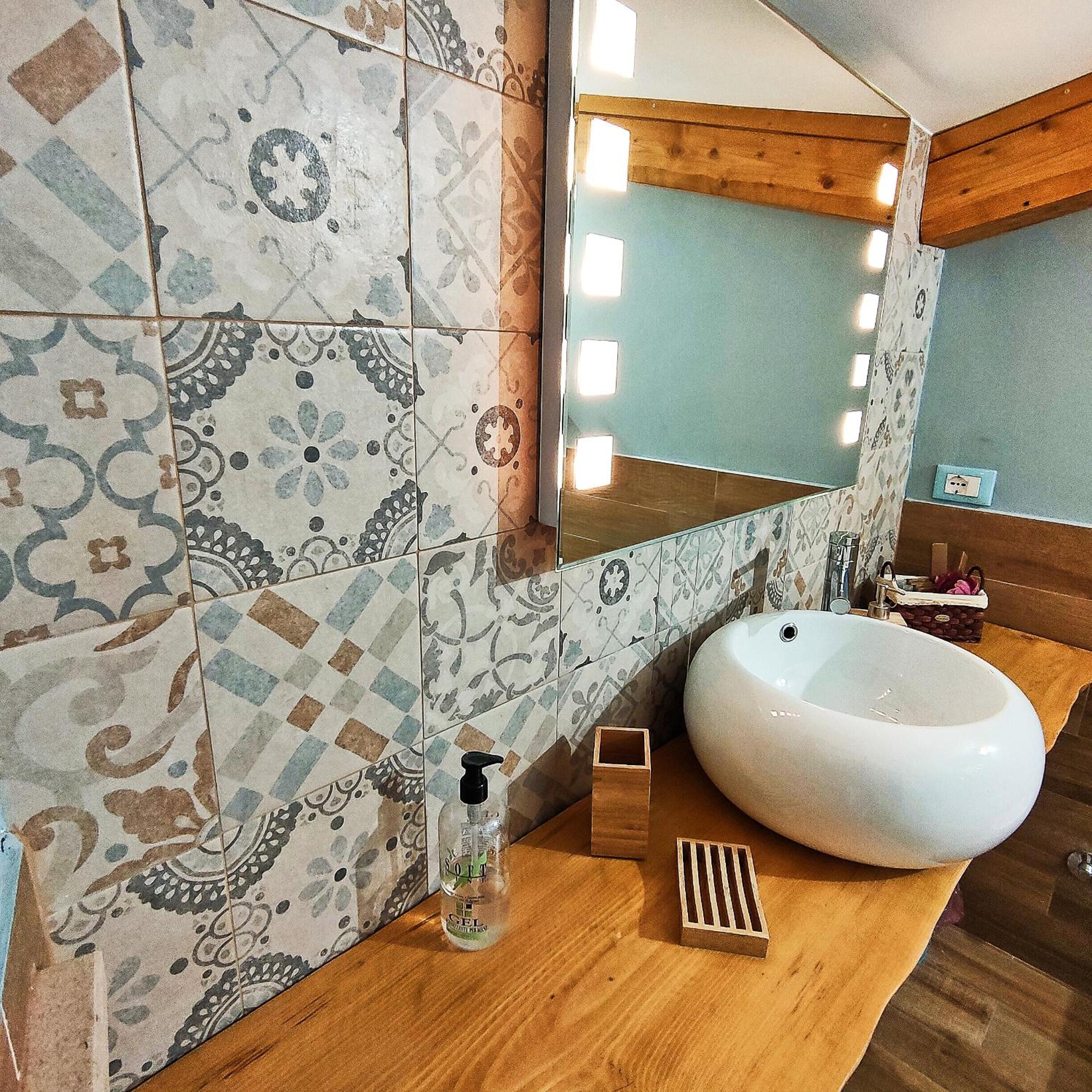 Double Room with Private Bathroom - Photo 25