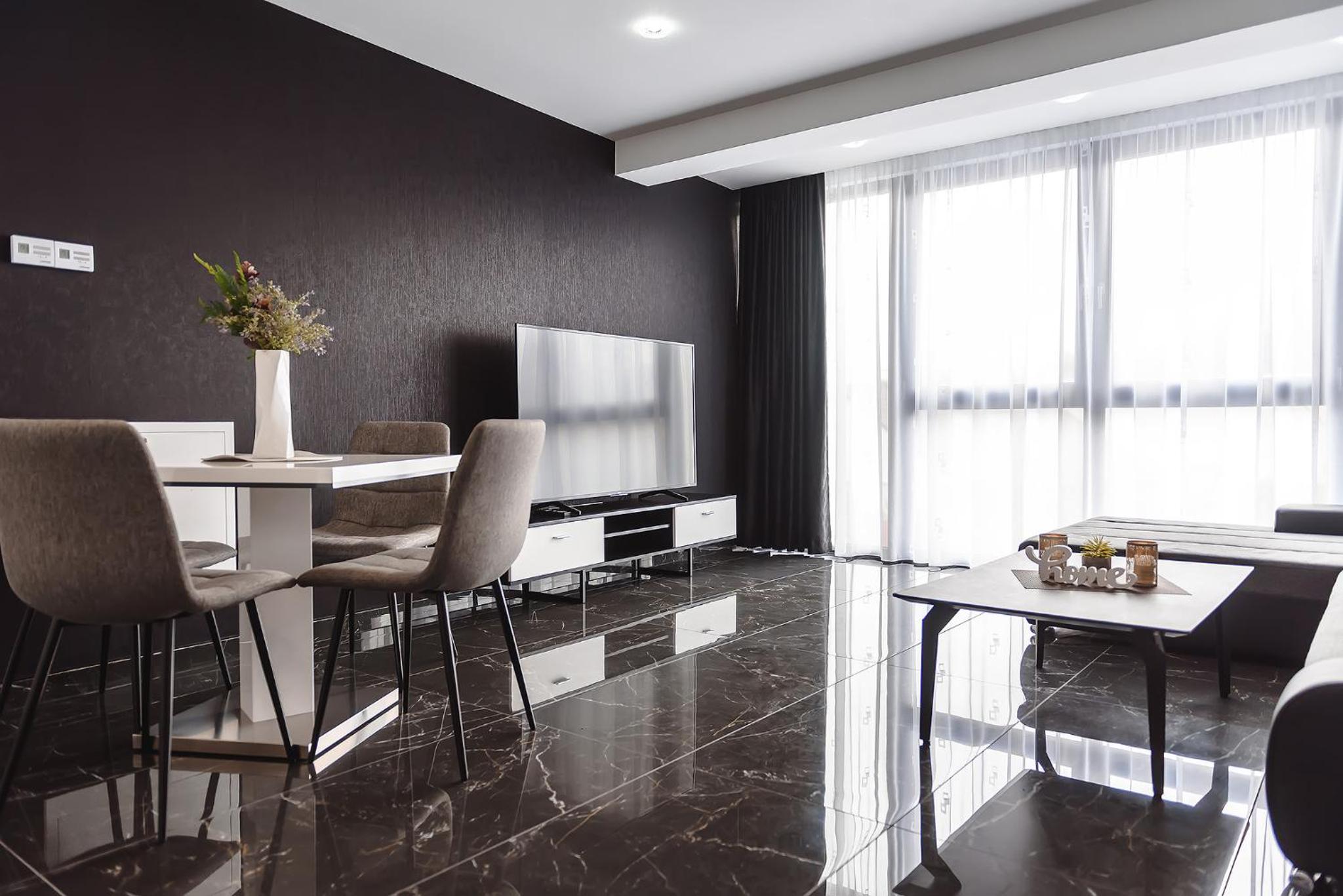 One-Bedroom Apartment - Photo 1