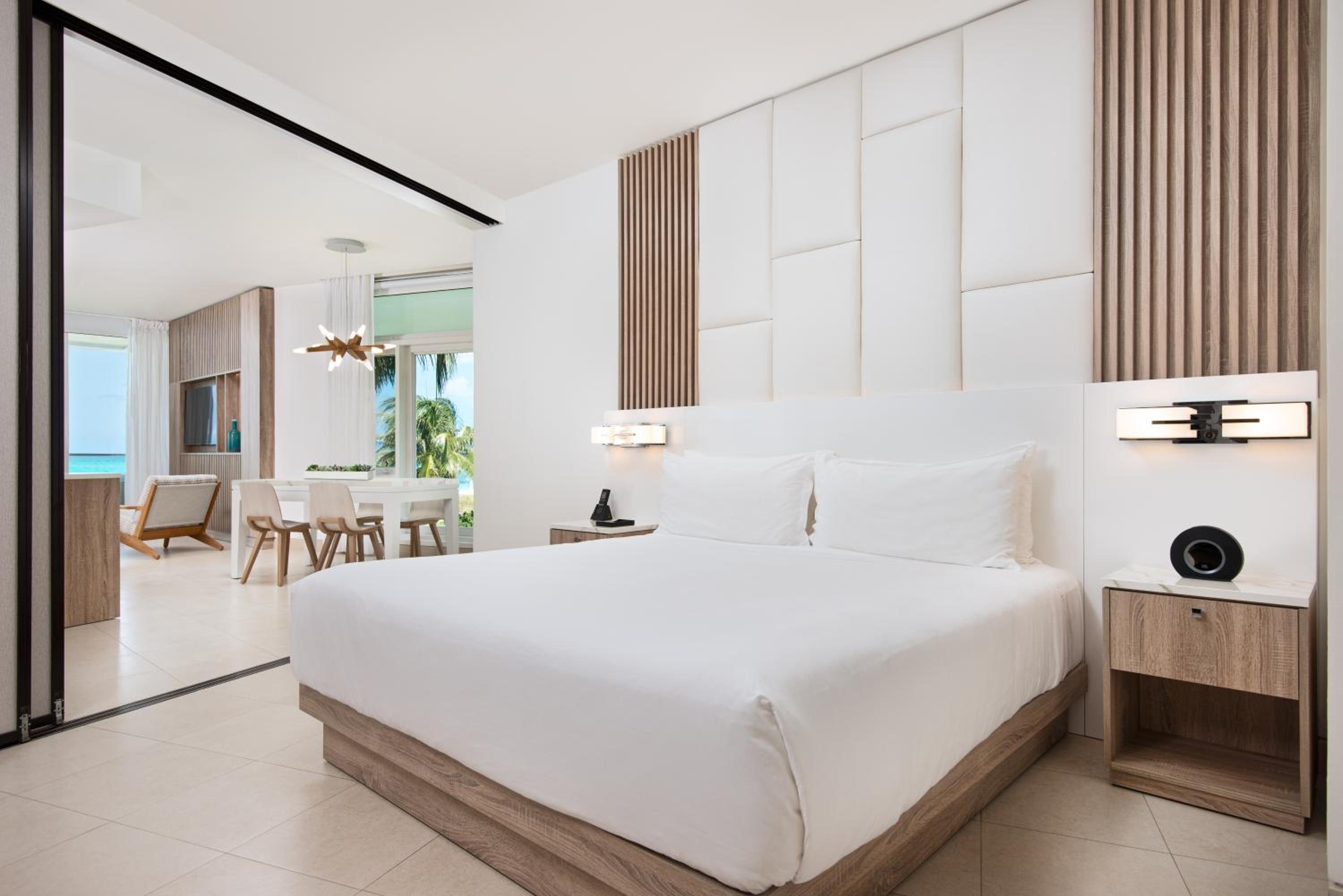 One Bedroom Oceanfront Suite - Photo 3