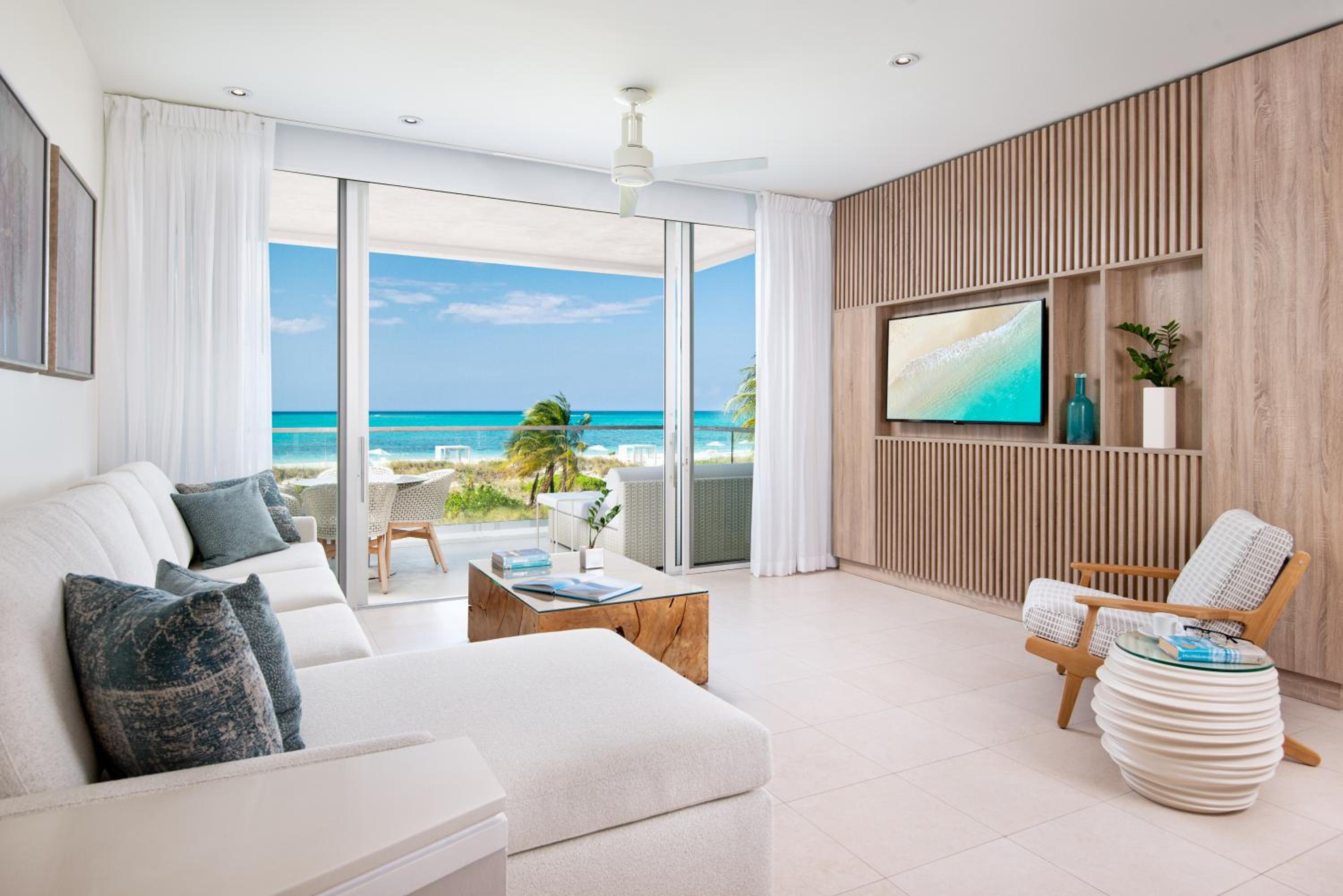 One Bedroom Oceanfront Suite - Photo 2