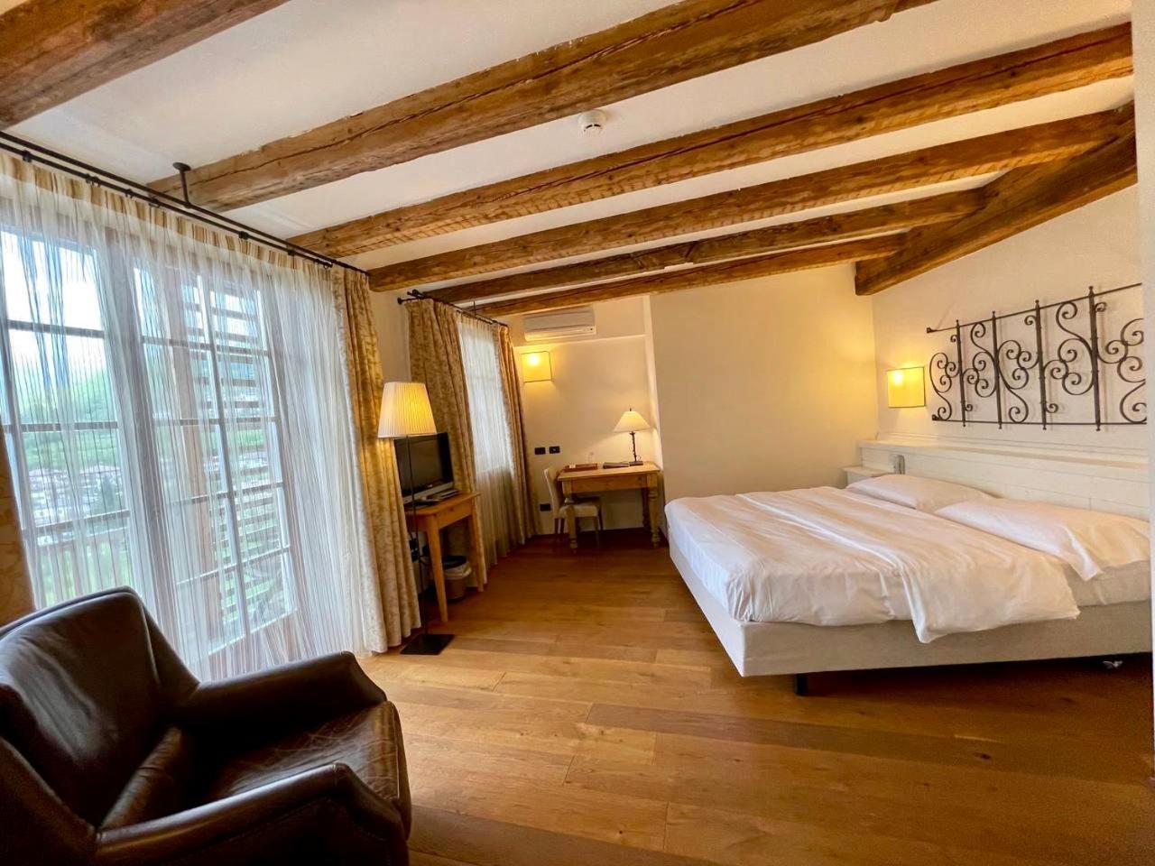 Double Room - Photo 11