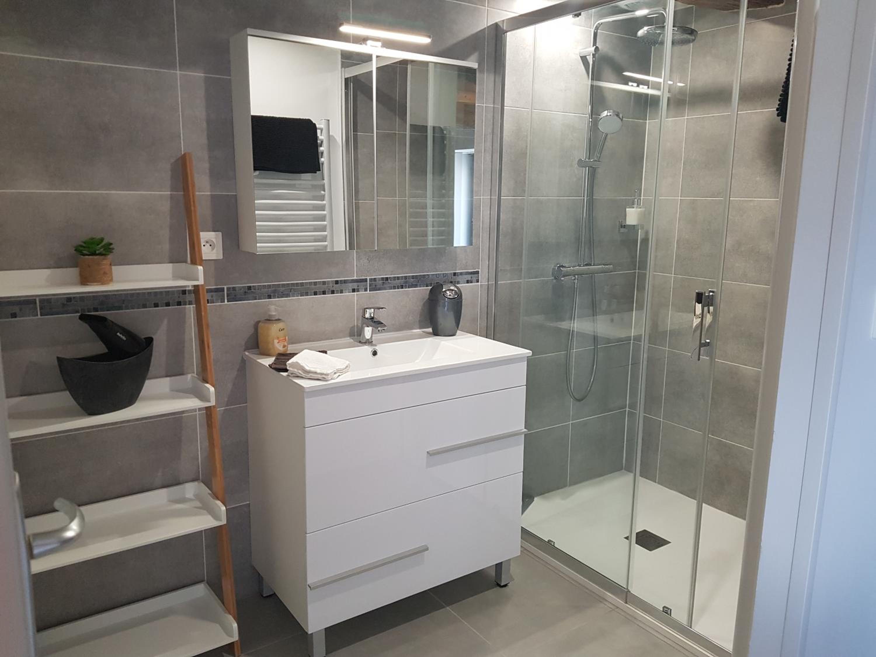 Double Room with Private Bathroom - Photo 7
